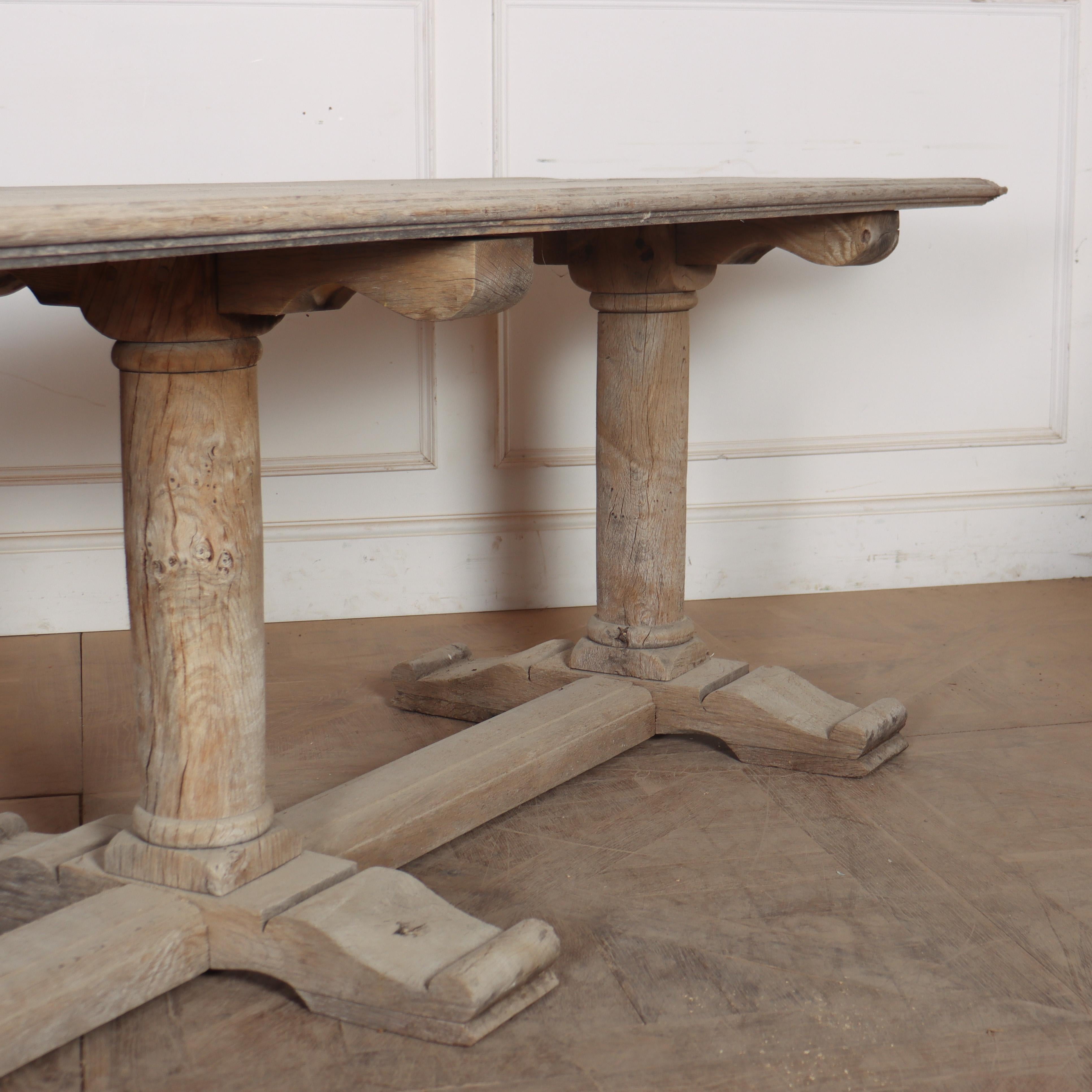 Mesa caballete italiana de roble blanqueado Italiano en venta