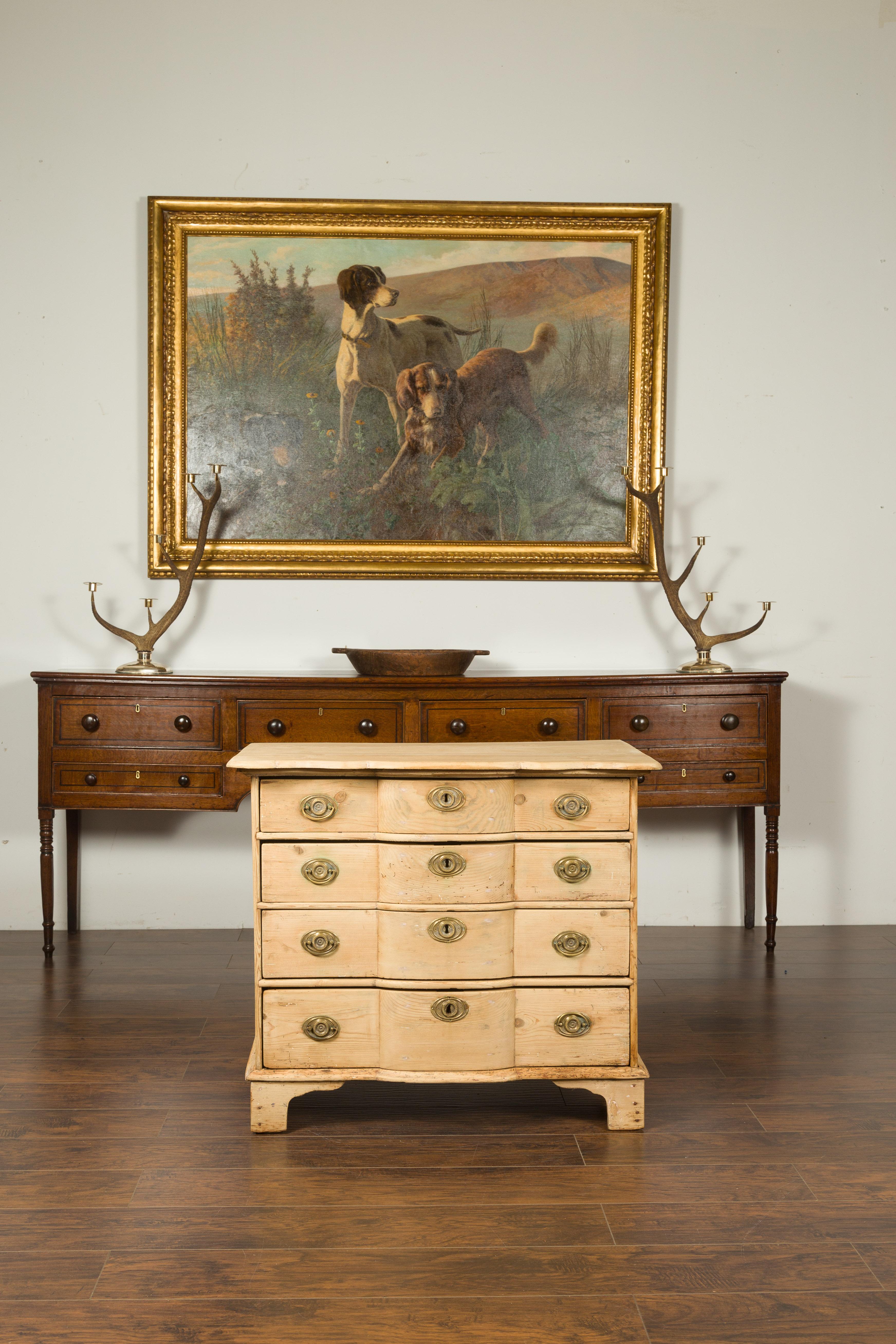 Italian Bleached Pine Late 18th Century Four-Drawer Chest with Serpentine Front In Good Condition In Atlanta, GA