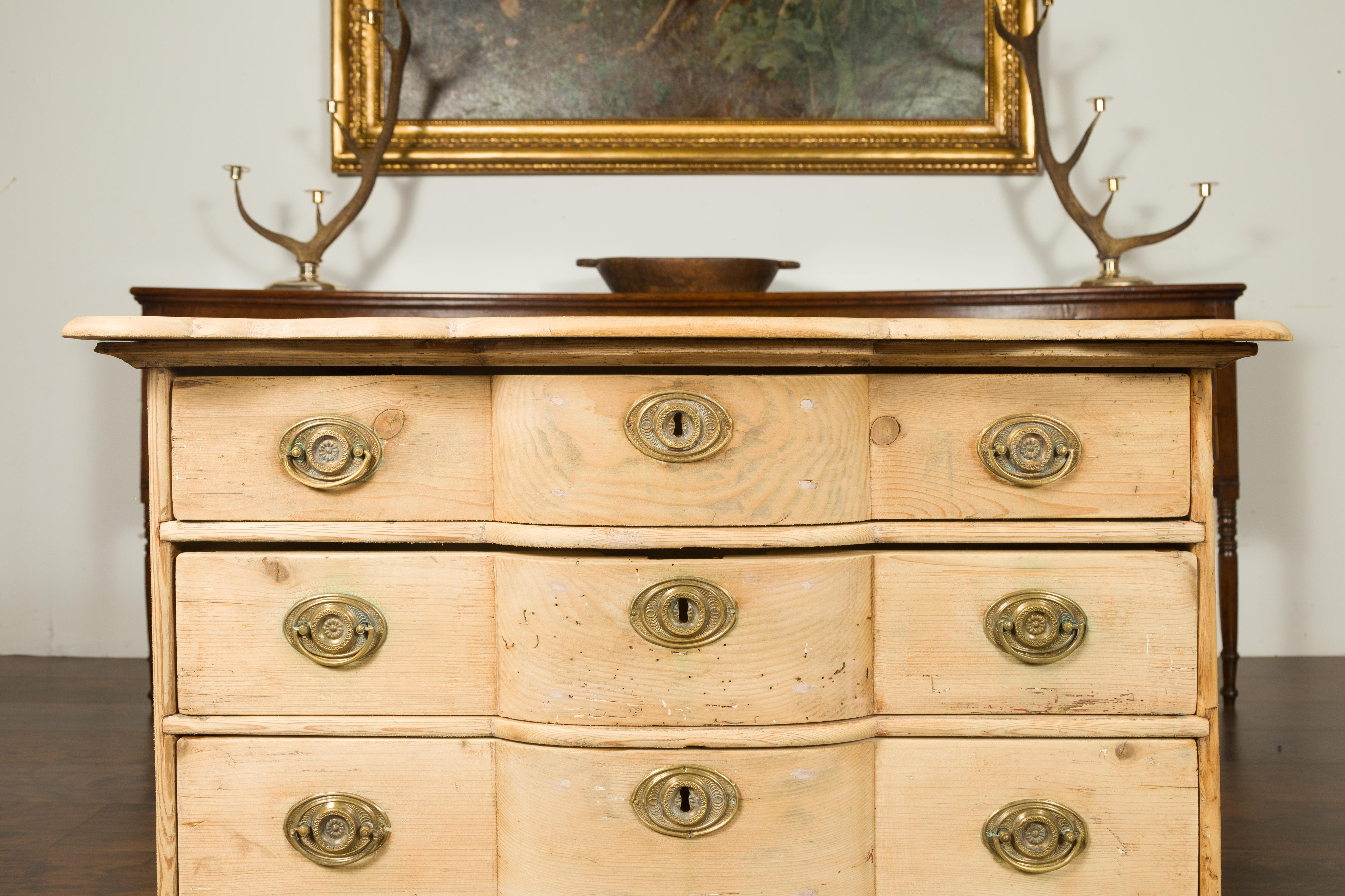 Italian Bleached Pine Late 18th Century Four-Drawer Chest with Serpentine Front 2