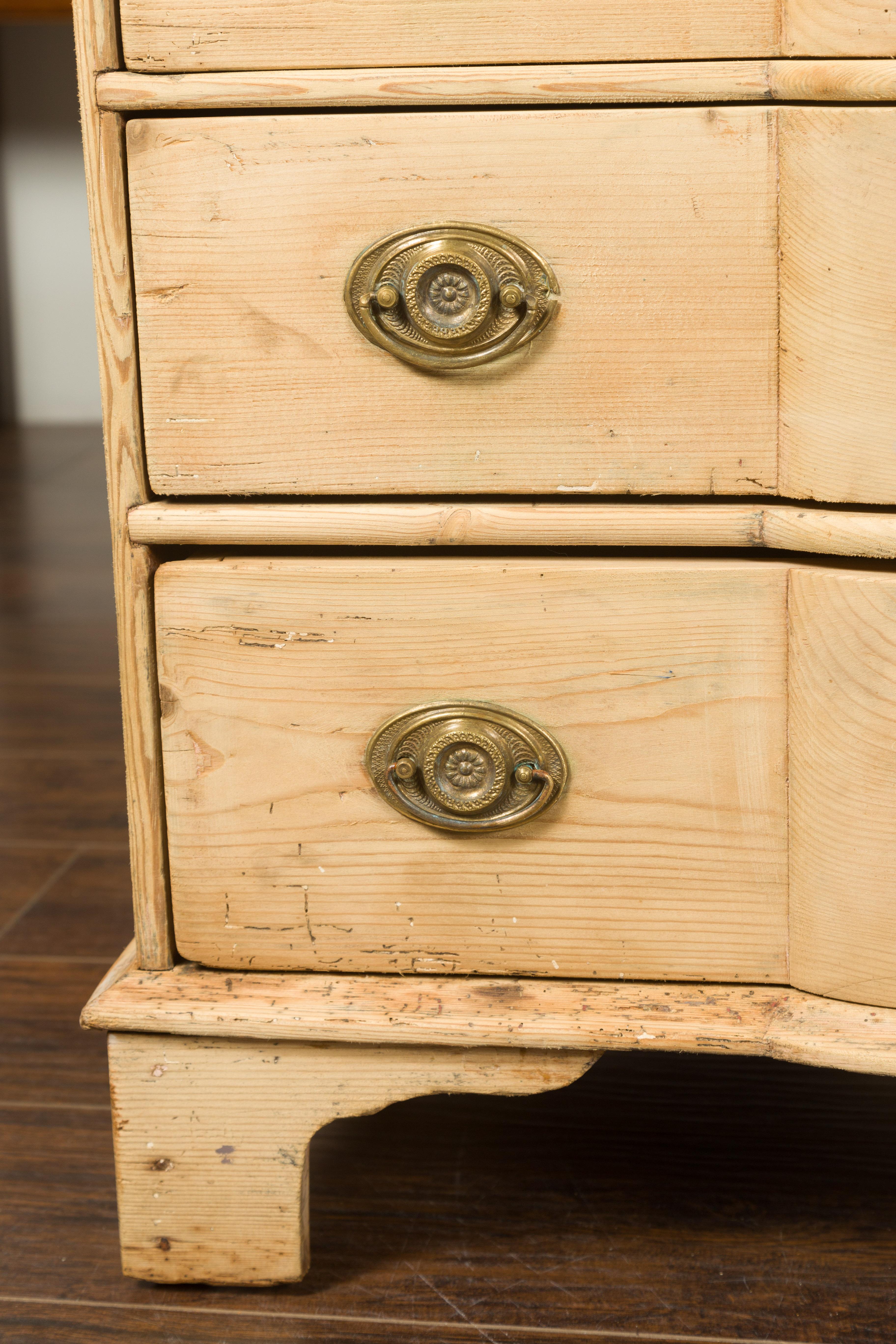 Italian Bleached Pine Late 18th Century Four-Drawer Chest with Serpentine Front 4
