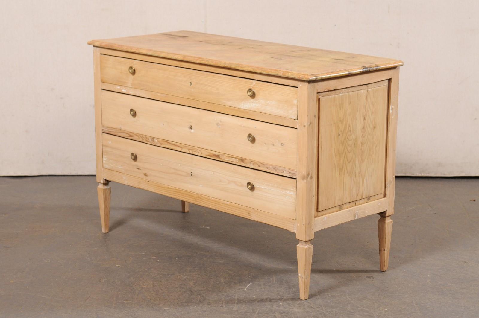 Coffre italien en bois blanchi avec plateau en faux marbre, 19ème siècle en vente 6