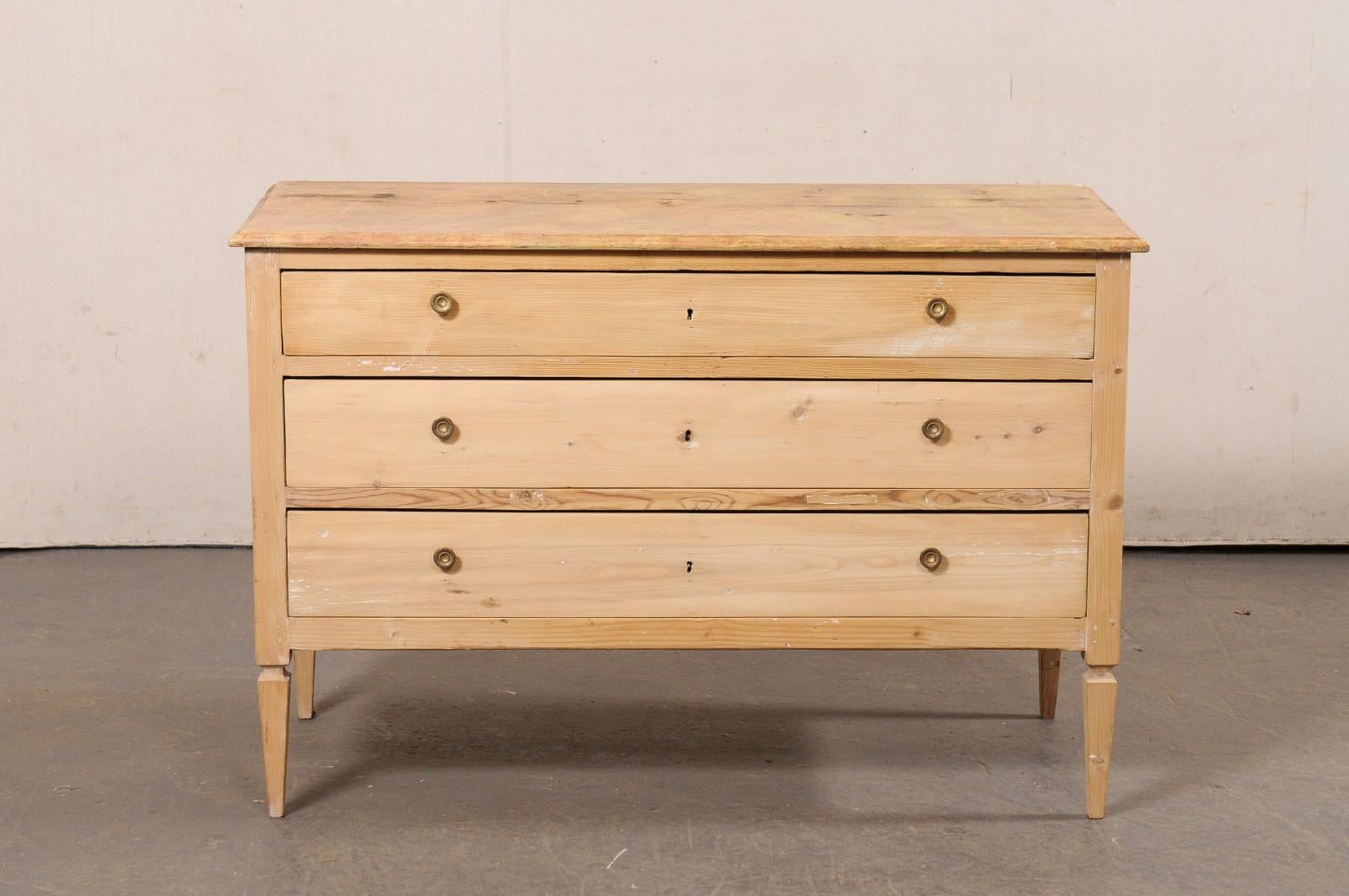 Coffre italien en bois blanchi avec plateau en faux marbre, 19ème siècle en vente 7