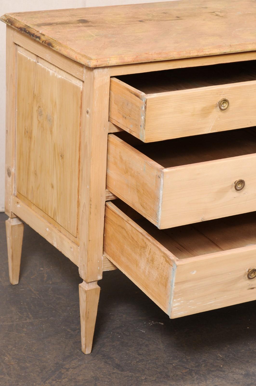 XIXe siècle Coffre italien en bois blanchi avec plateau en faux marbre, 19ème siècle en vente
