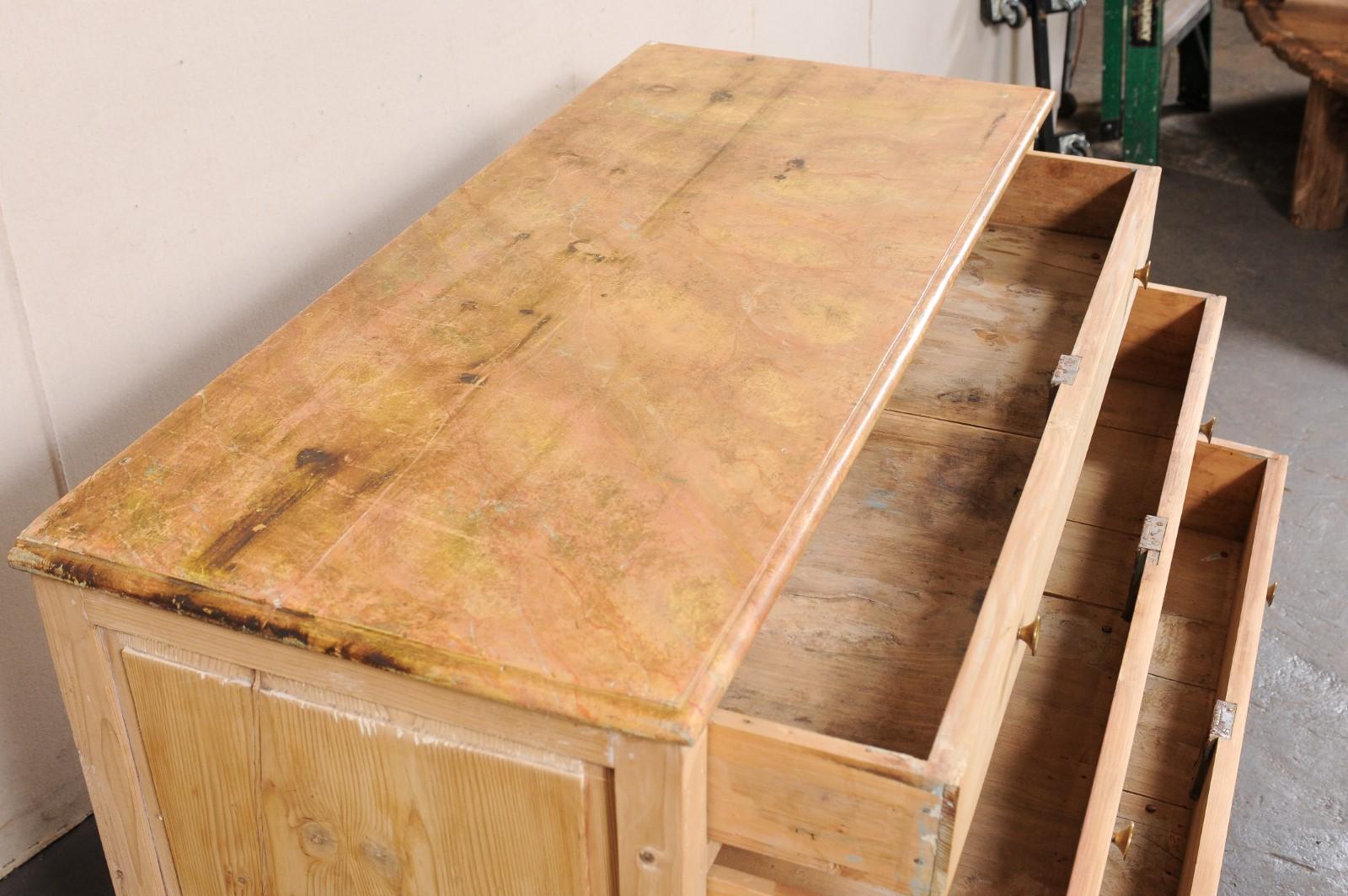 Bois Coffre italien en bois blanchi avec plateau en faux marbre, 19ème siècle en vente