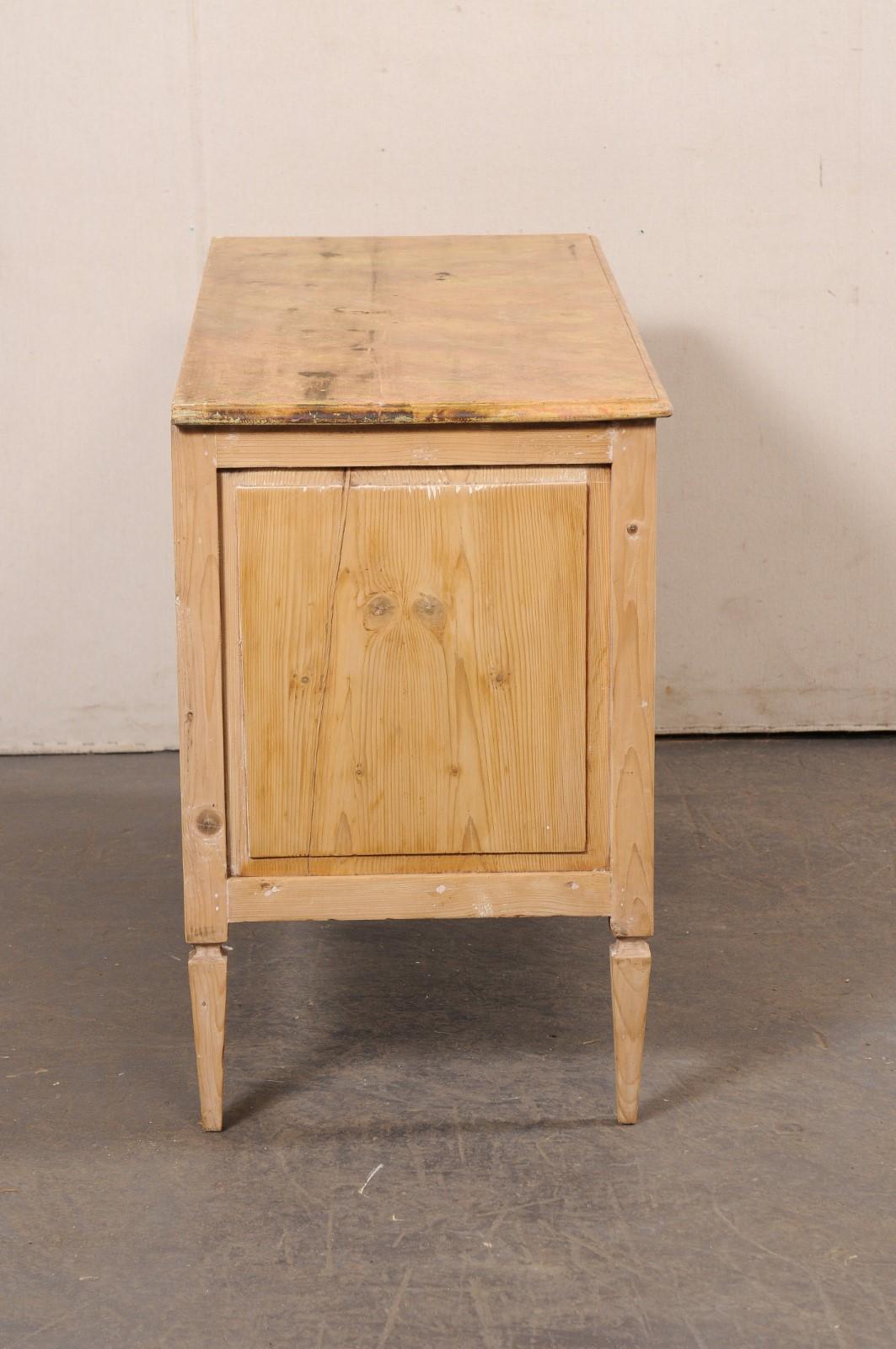 Coffre italien en bois blanchi avec plateau en faux marbre, 19ème siècle en vente 1
