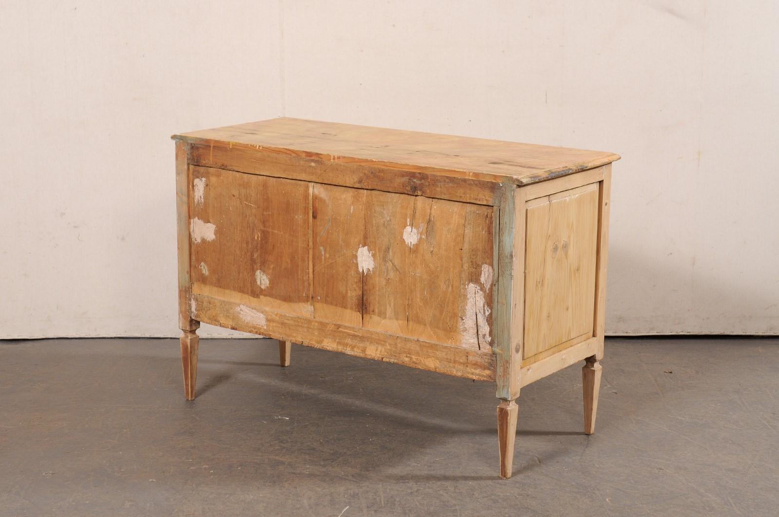 Coffre italien en bois blanchi avec plateau en faux marbre, 19ème siècle en vente 2