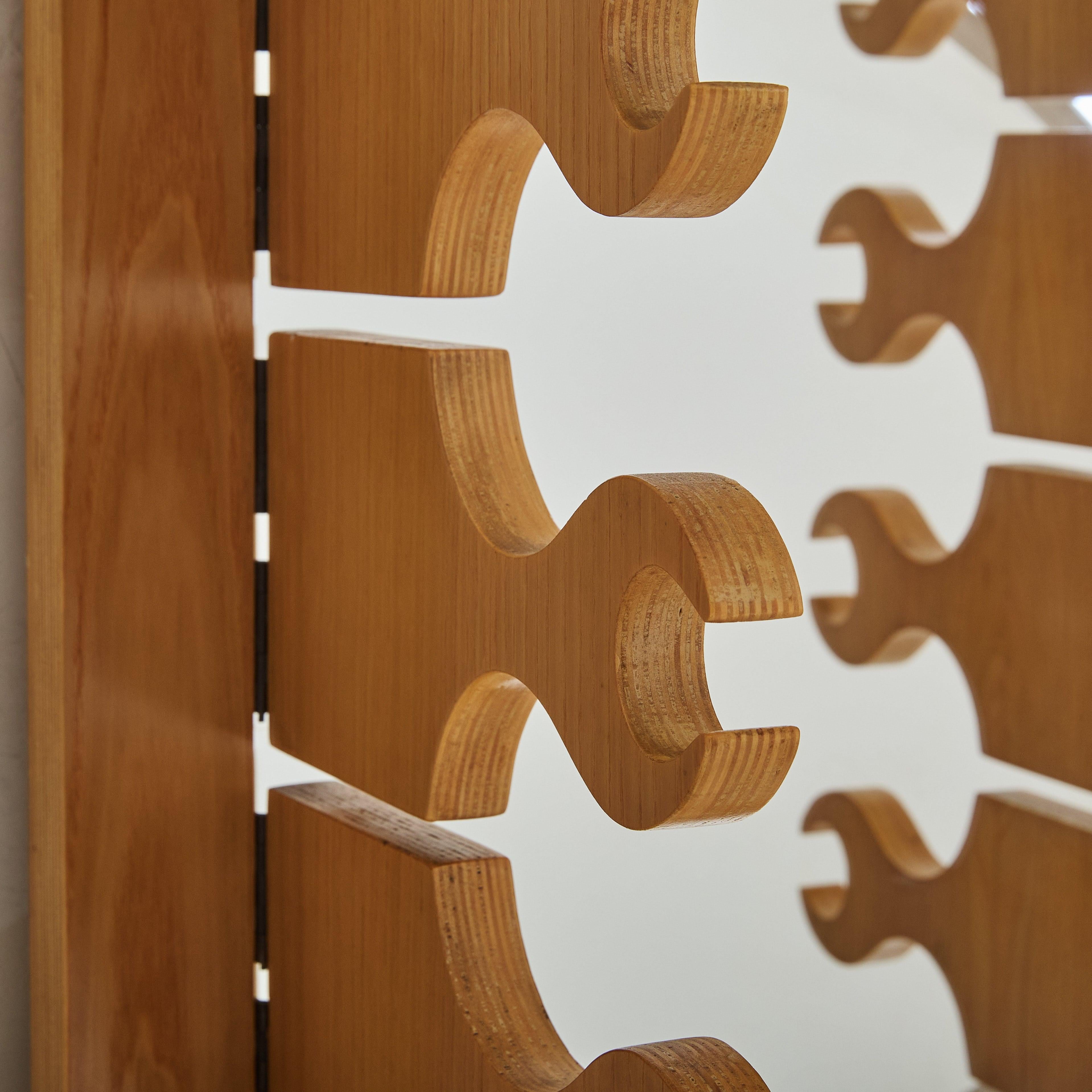 Appendiabiti italiano in legno biondo 'Scorpion' con specchio di Anonima Design in vendita 4