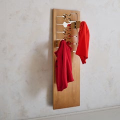 Perchero italiano "Escorpión" de madera rubia con espejo de Anonima Design