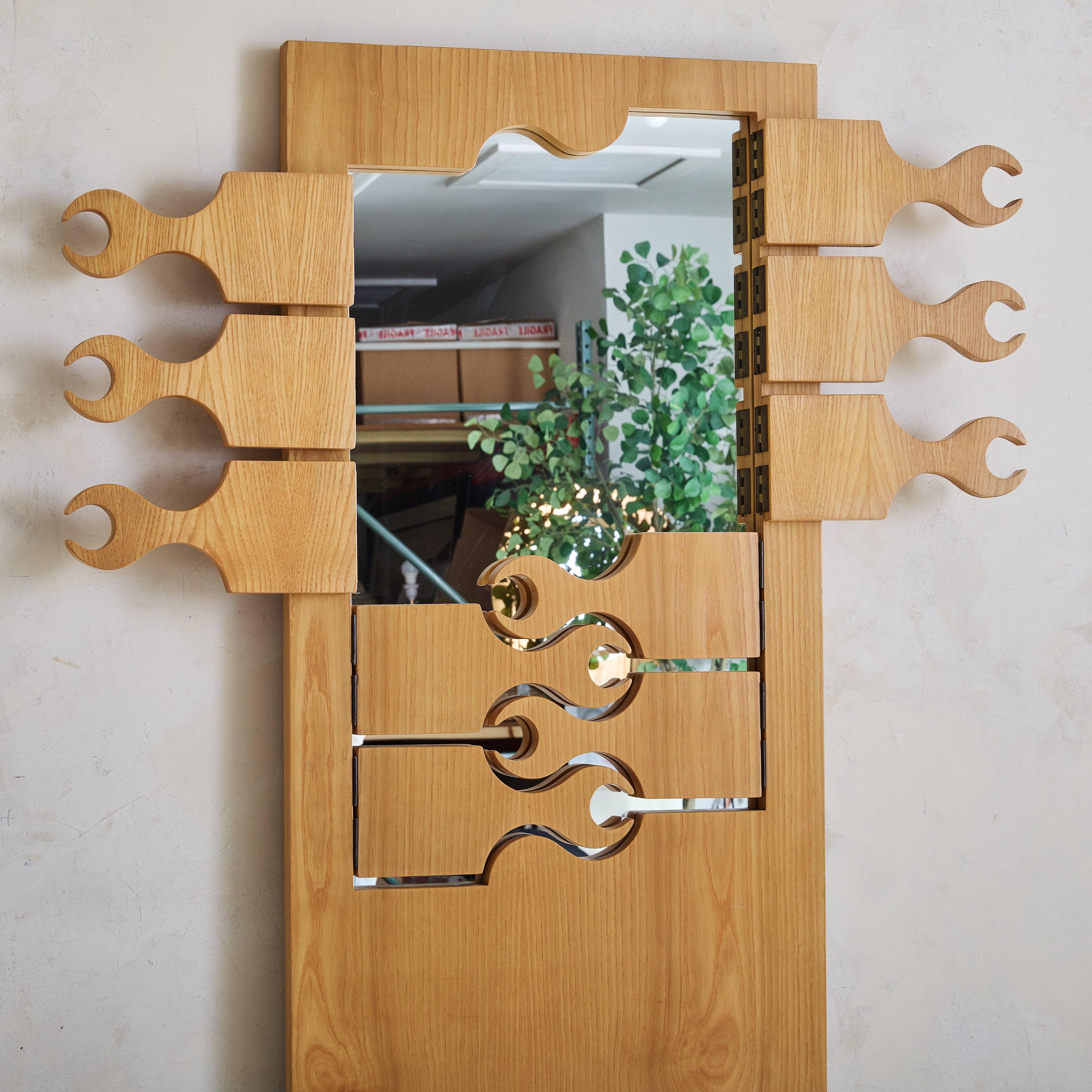 Fine XX secolo Appendiabiti italiano in legno biondo 'Scorpion' con specchio di Anonima Design in vendita
