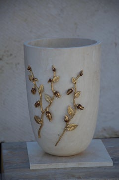 Italienische Blumenvase in Travertino Navona von Giansanti Home