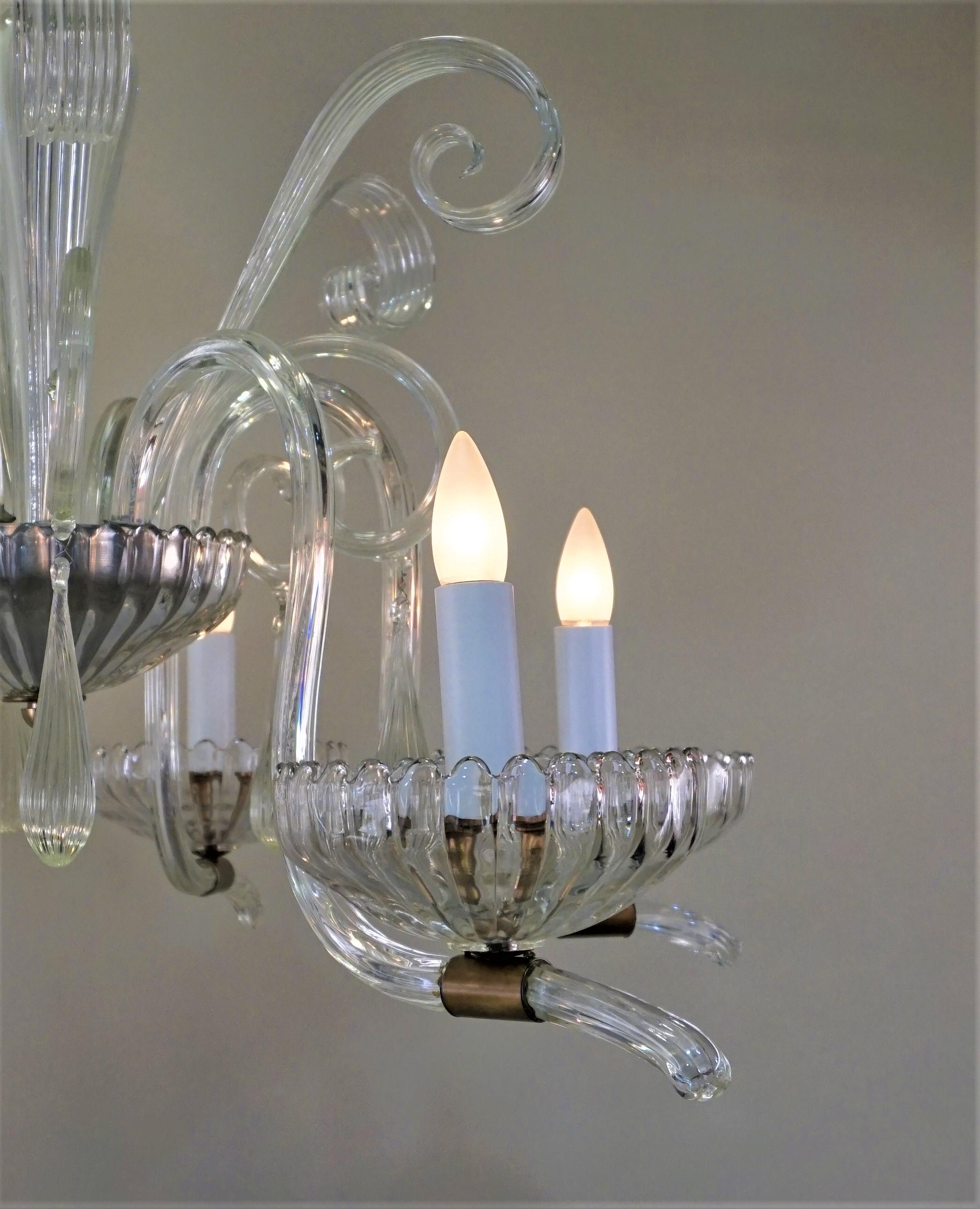 Italian Blown Glass Chandelier attributed to Barovier e Toso In Good Condition In Fairfax, VA