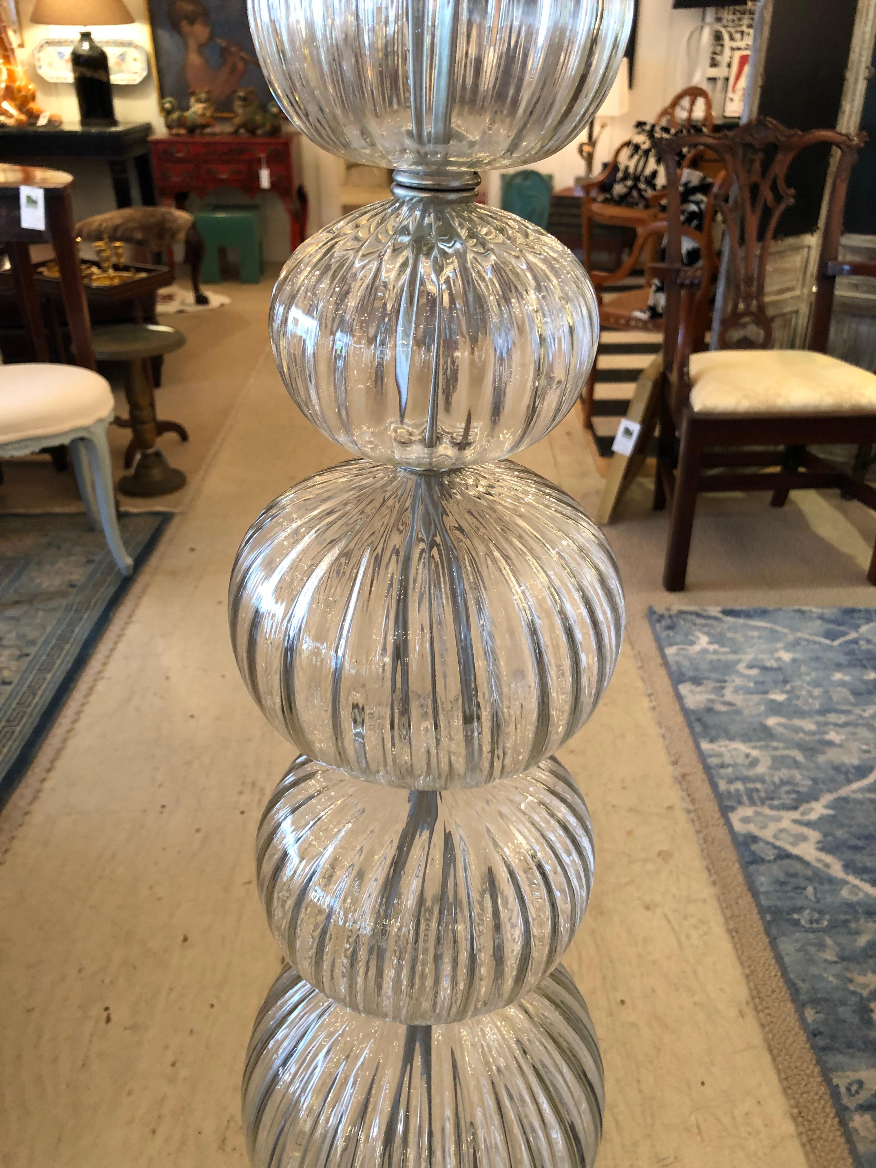 Lampadaire italien en verre de Murano soufflé avec orbes en verre en vente 2