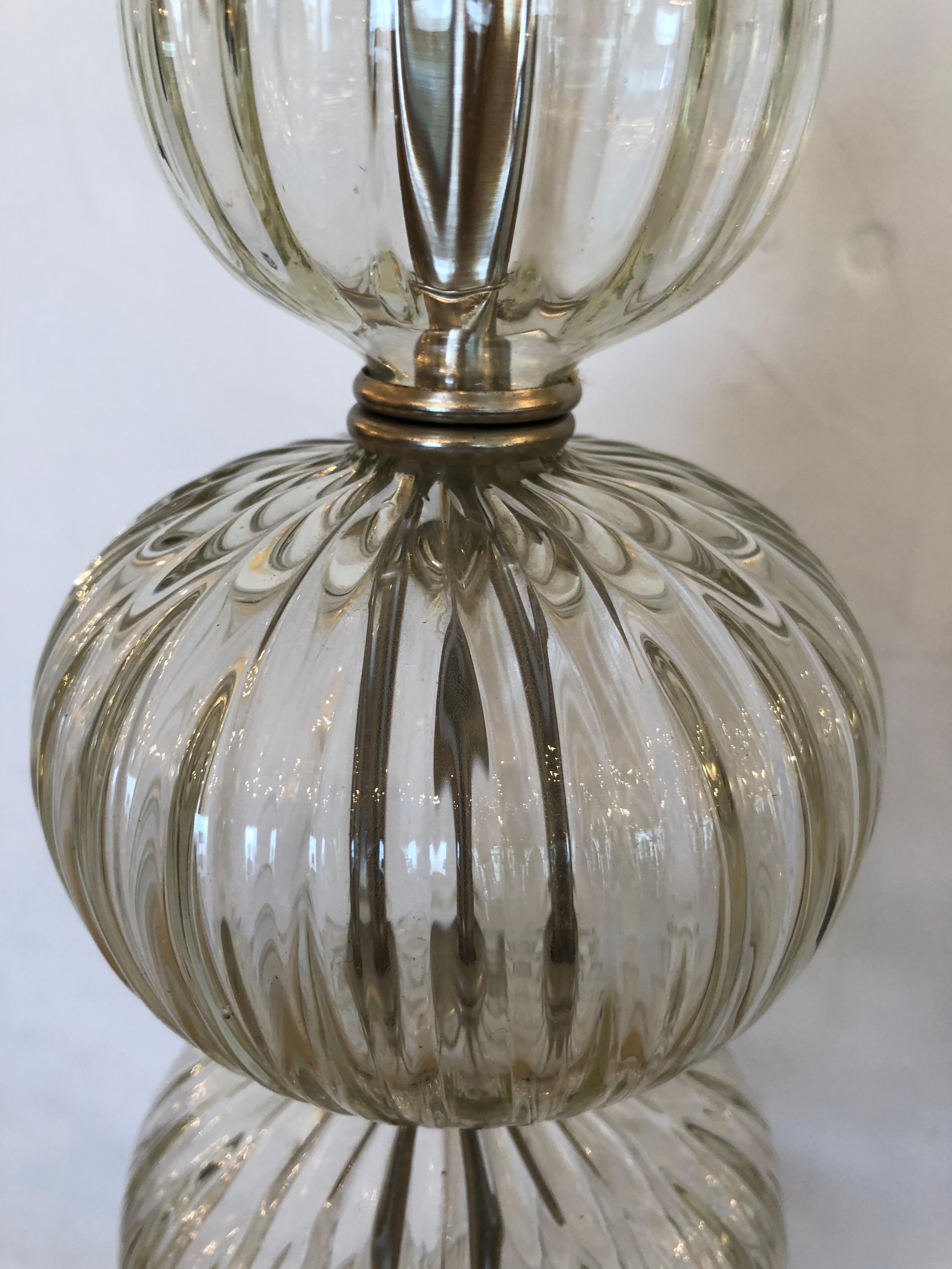 Italienische Stehlampe aus mundgeblasenem Muranoglas mit Glaskugeln im Angebot 3