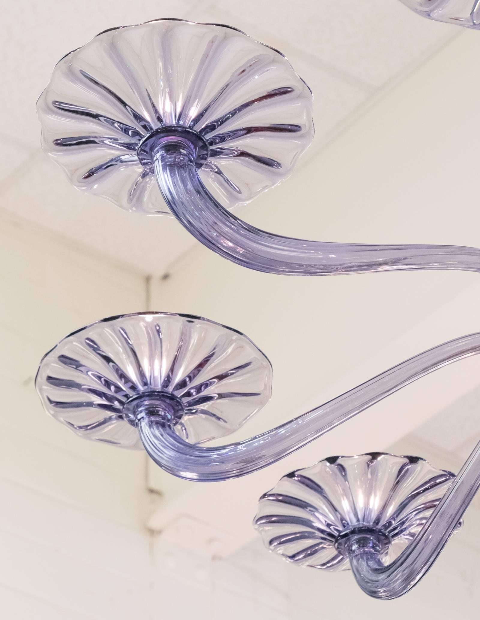 Italienischer Murano-Kronleuchter aus mundgeblasenem Glas „Viola“ (21. Jahrhundert und zeitgenössisch) im Angebot