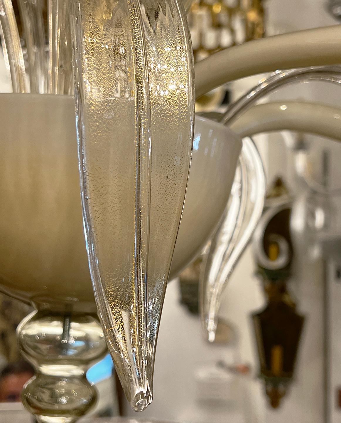 Metà XX secolo Lampadario italiano in vetro soffiato di Murano in vendita