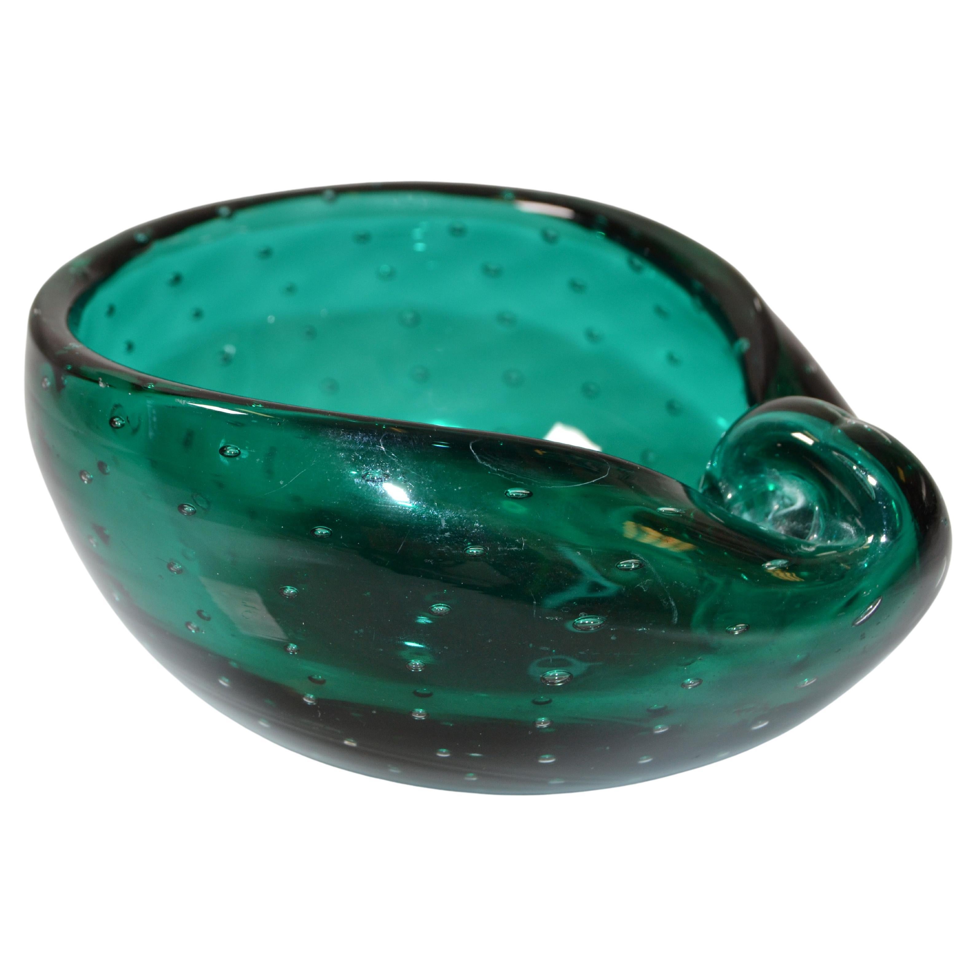 Catchall, bol et cendrier de forme ovale en verre de Murano soufflé italien à bulles vertes en vente