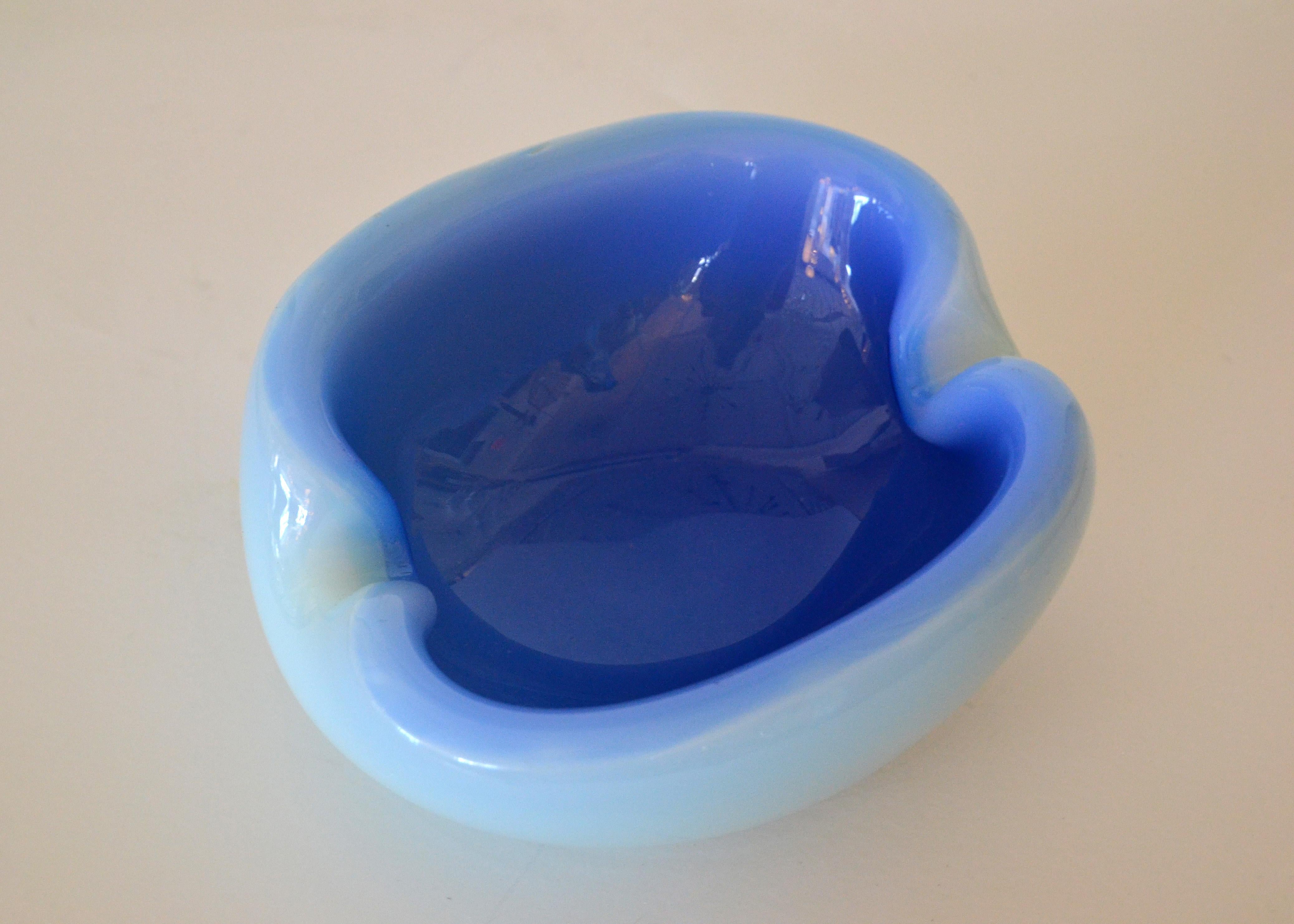 Italian Blown Murano Glass Two-Color Blue Round Shaped Catchall Bowl For Sale 4