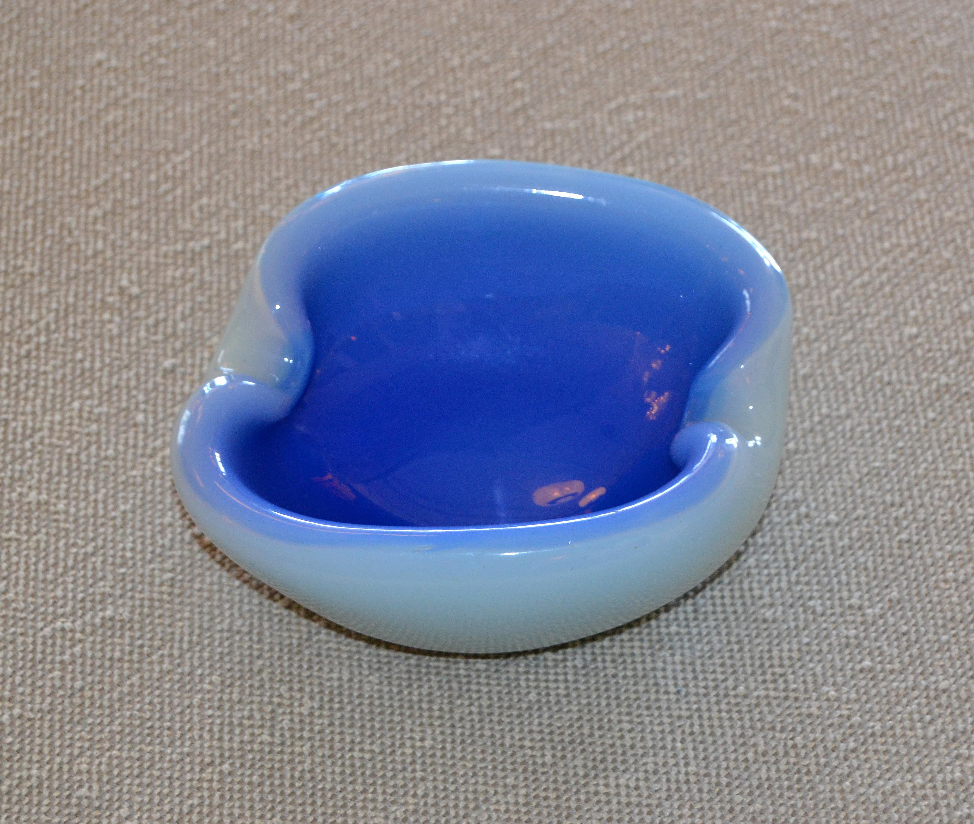 Italian Blown Murano Glass Two-Color Blue Round Shaped Catchall Bowl For Sale 6