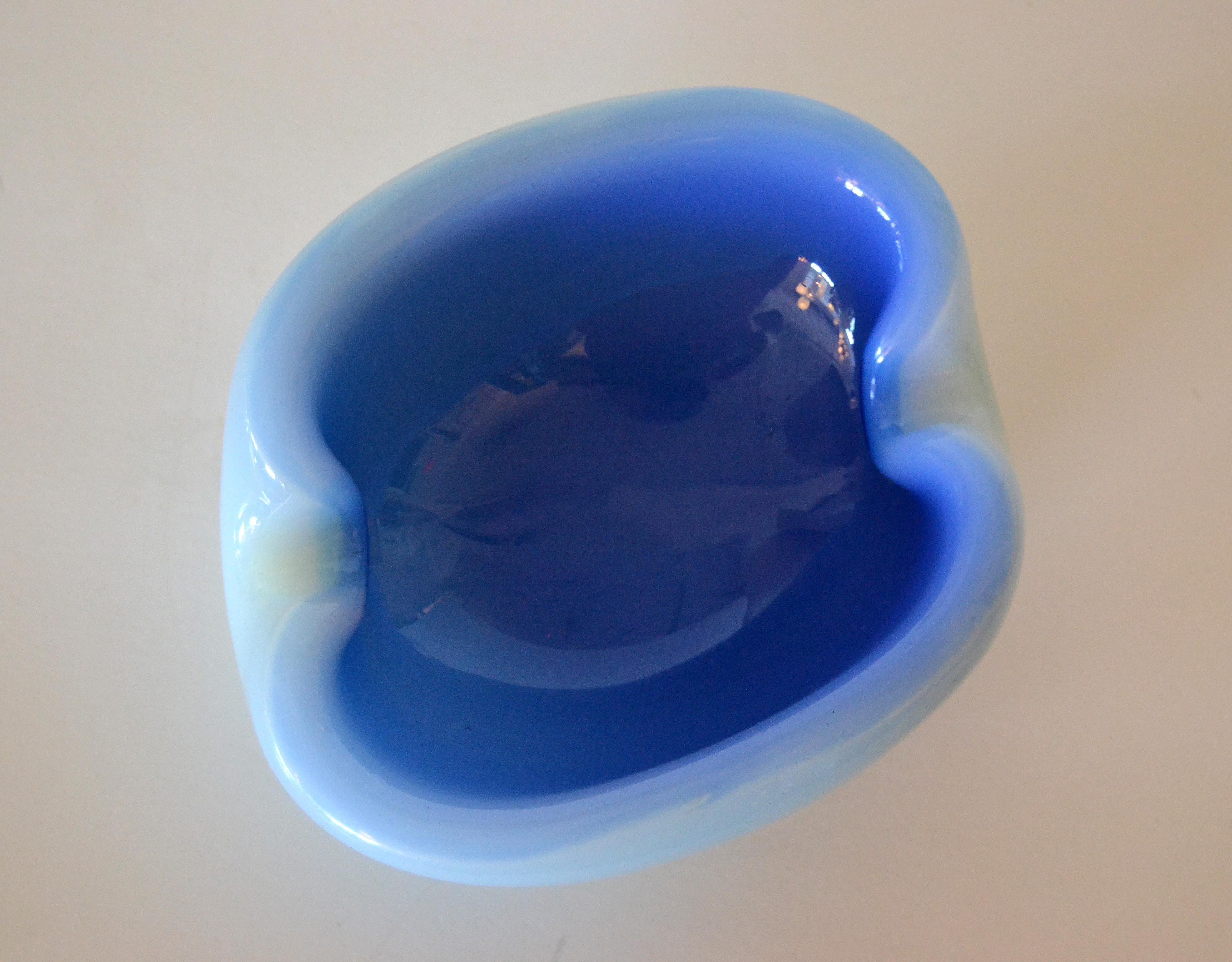 Italian blown Murano glass two-color blue round shaped catchall bowl.
Turquoise blue interior that takes on an organic look, light blue outer casing.
Simply beautiful.