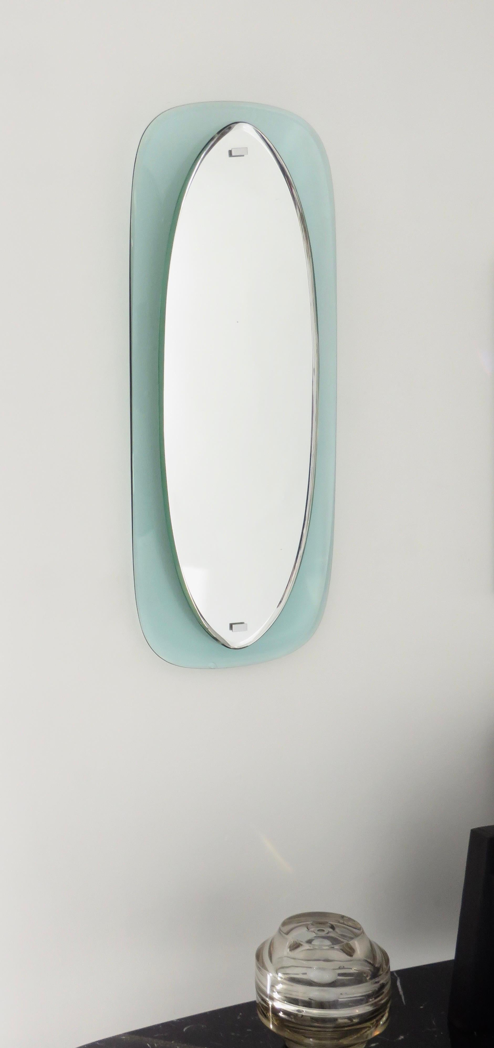 Miroir Arte miroir italien en cristal ovale facetté flottant en verre bleu et transparent en vente