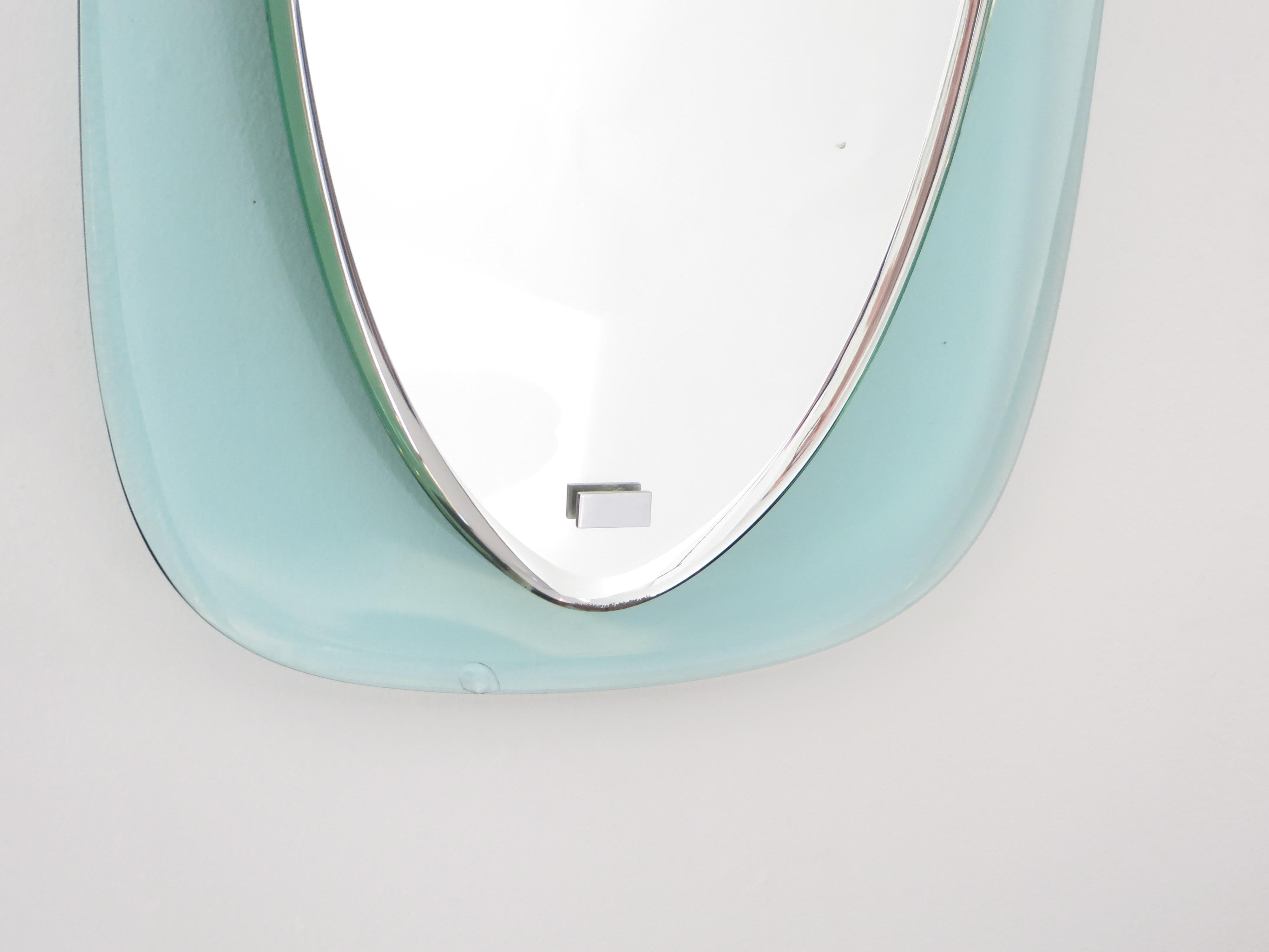Arte miroir italien en cristal ovale facetté flottant en verre bleu et transparent en vente 3