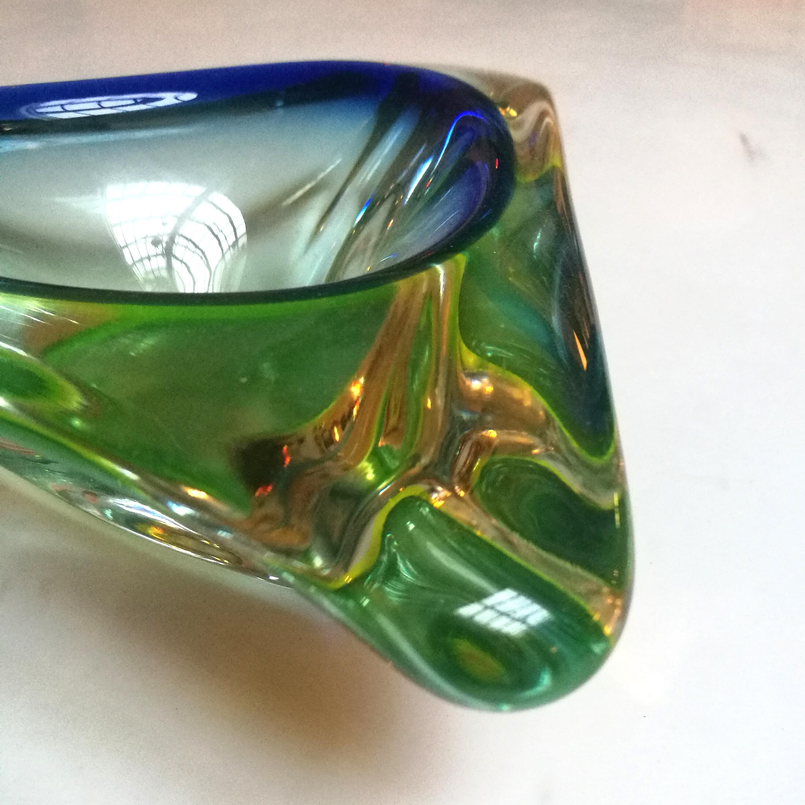 Cenicero italiano de cristal de Murano azul y verde, de la serie Sommersi, años 50 Moderno de mediados de siglo en venta