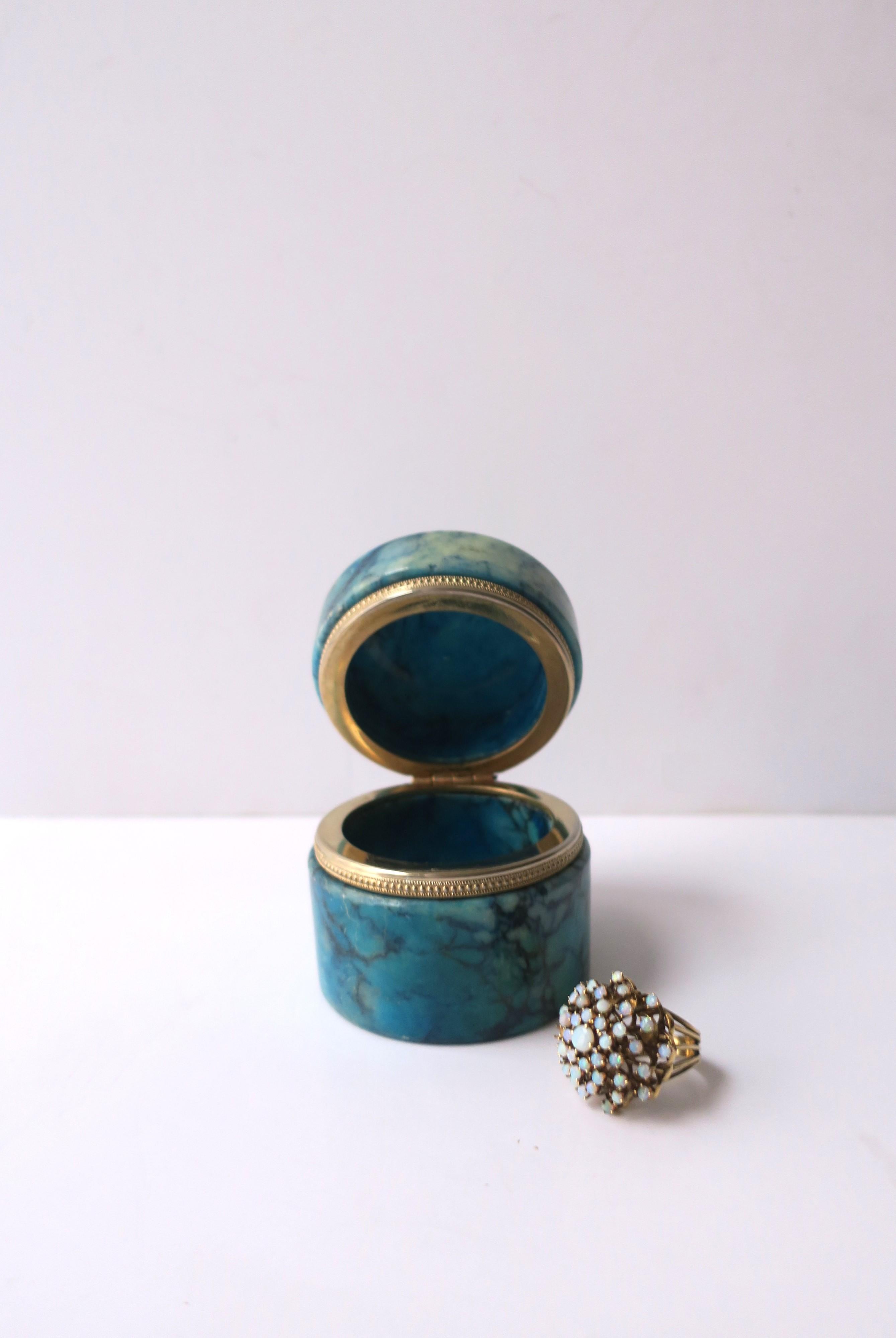 Mid-Century Modern Italian Blue and White Alabaster Marble Round Jewelry or Trinket Box For Sale