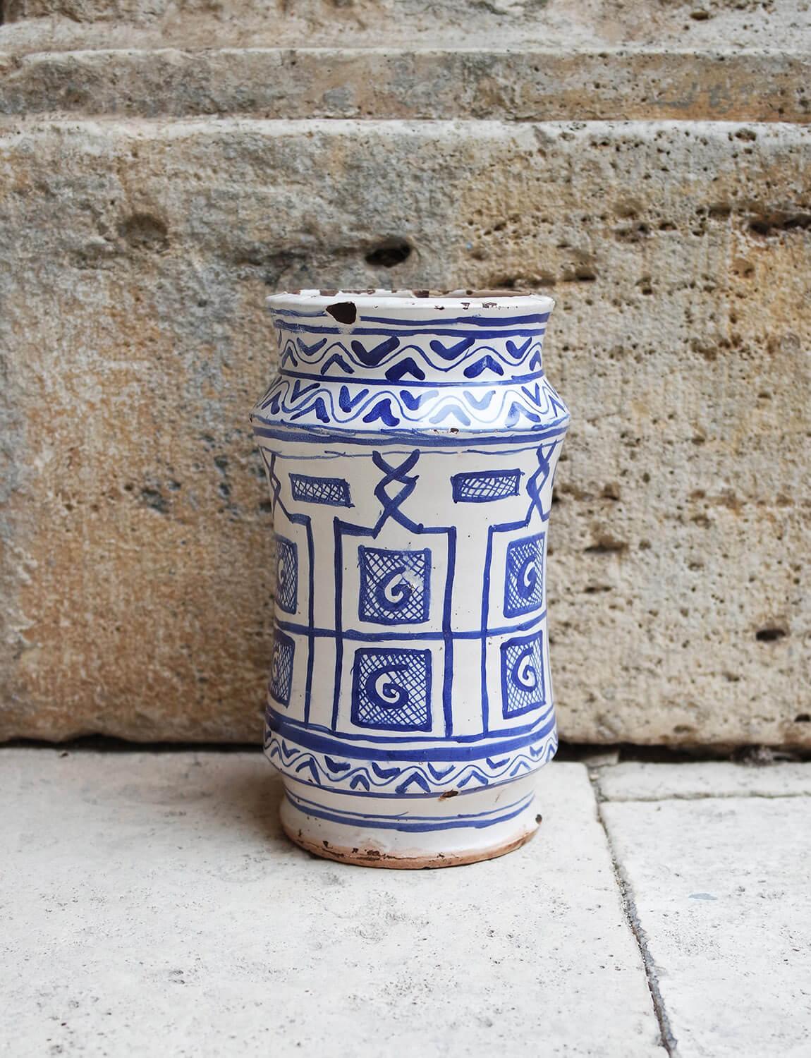 A beautiful blue and white Maiolica patterned Italian Albarello, late 1800s early 1900s. Found in Palazzo Torlogna in Rome. Albarelli were ancient storage containers often used in old pharmacies and shops. Their unique shape was designed to fit with