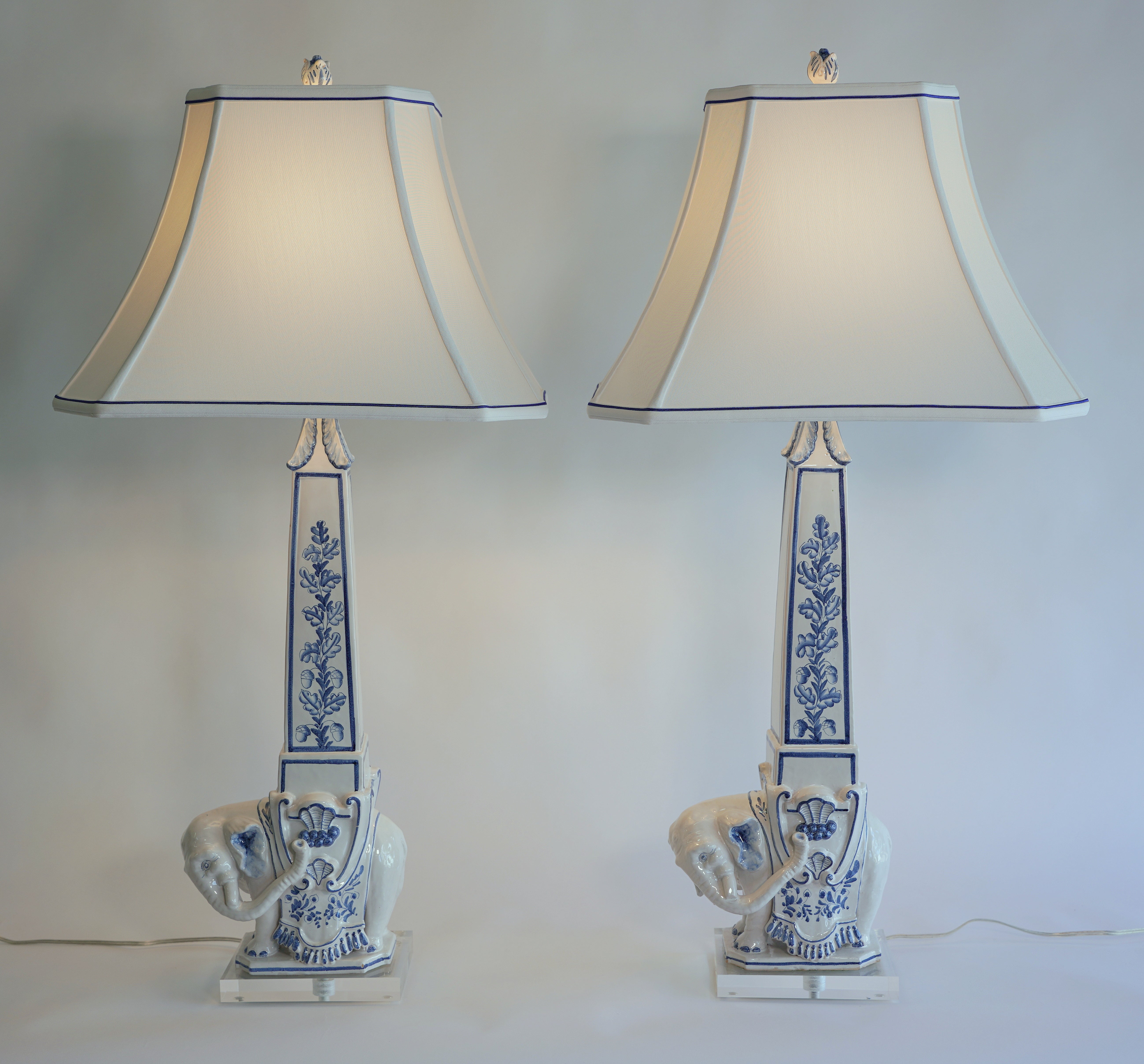 Italian Blue and White Ceramic Elephant Obelisk Lamps with Pagoda Shades, 1960s For Sale 7