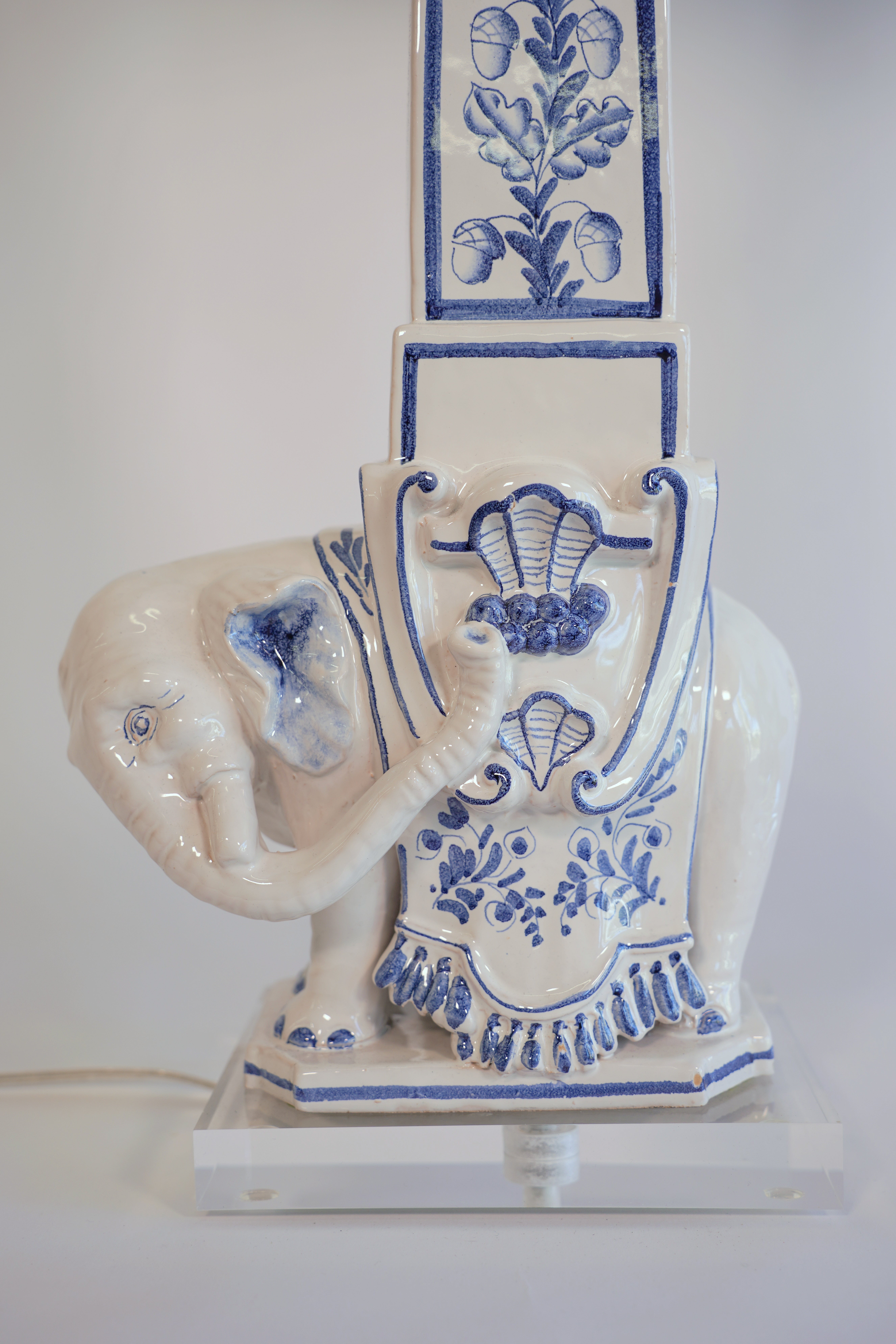 Italian Blue and White Ceramic Elephant Obelisk Lamps with Pagoda Shades, 1960s For Sale 10