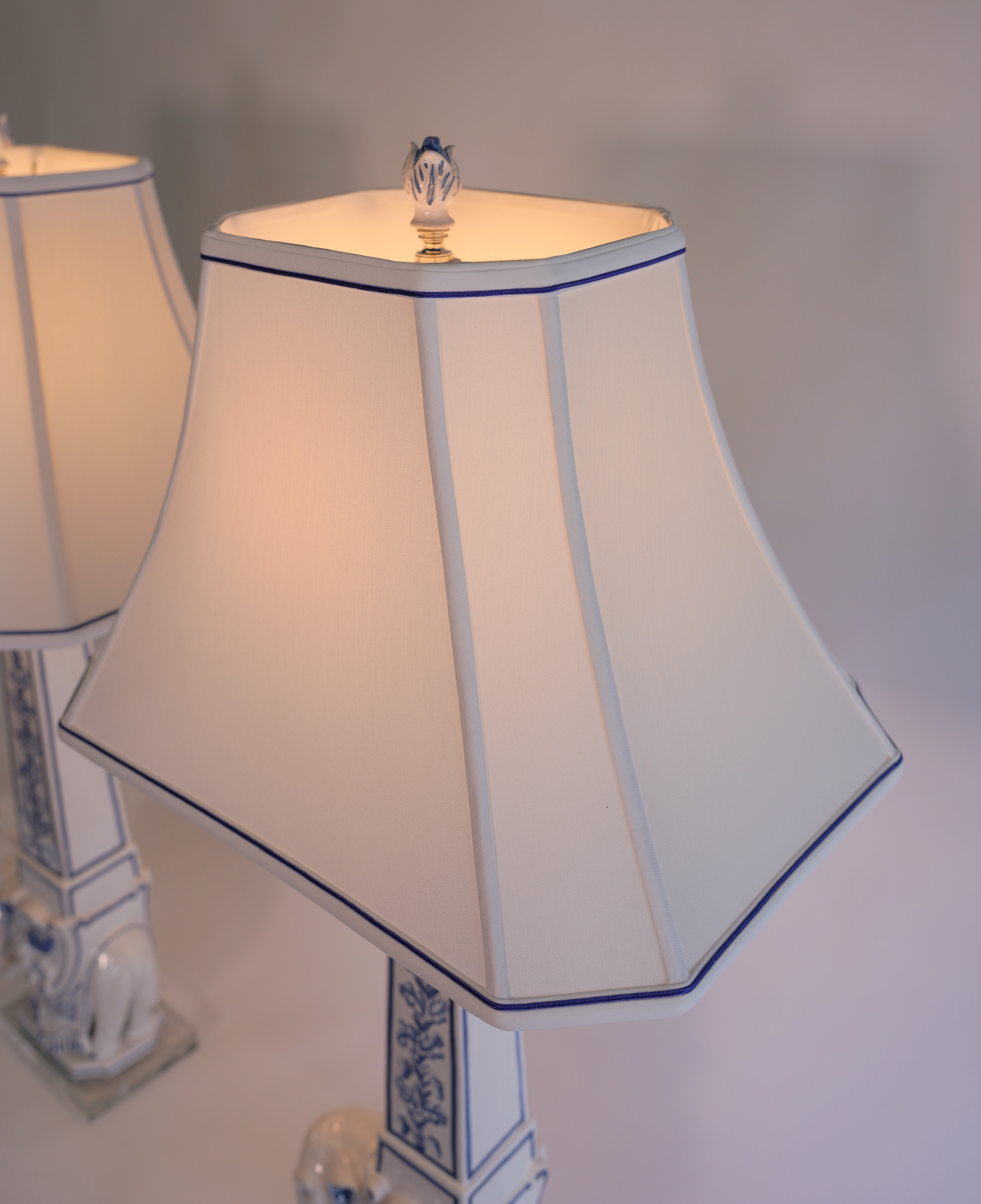 Chinoiserie Italian Blue and White Ceramic Elephant Obelisk Lamps with Pagoda Shades, 1960s For Sale