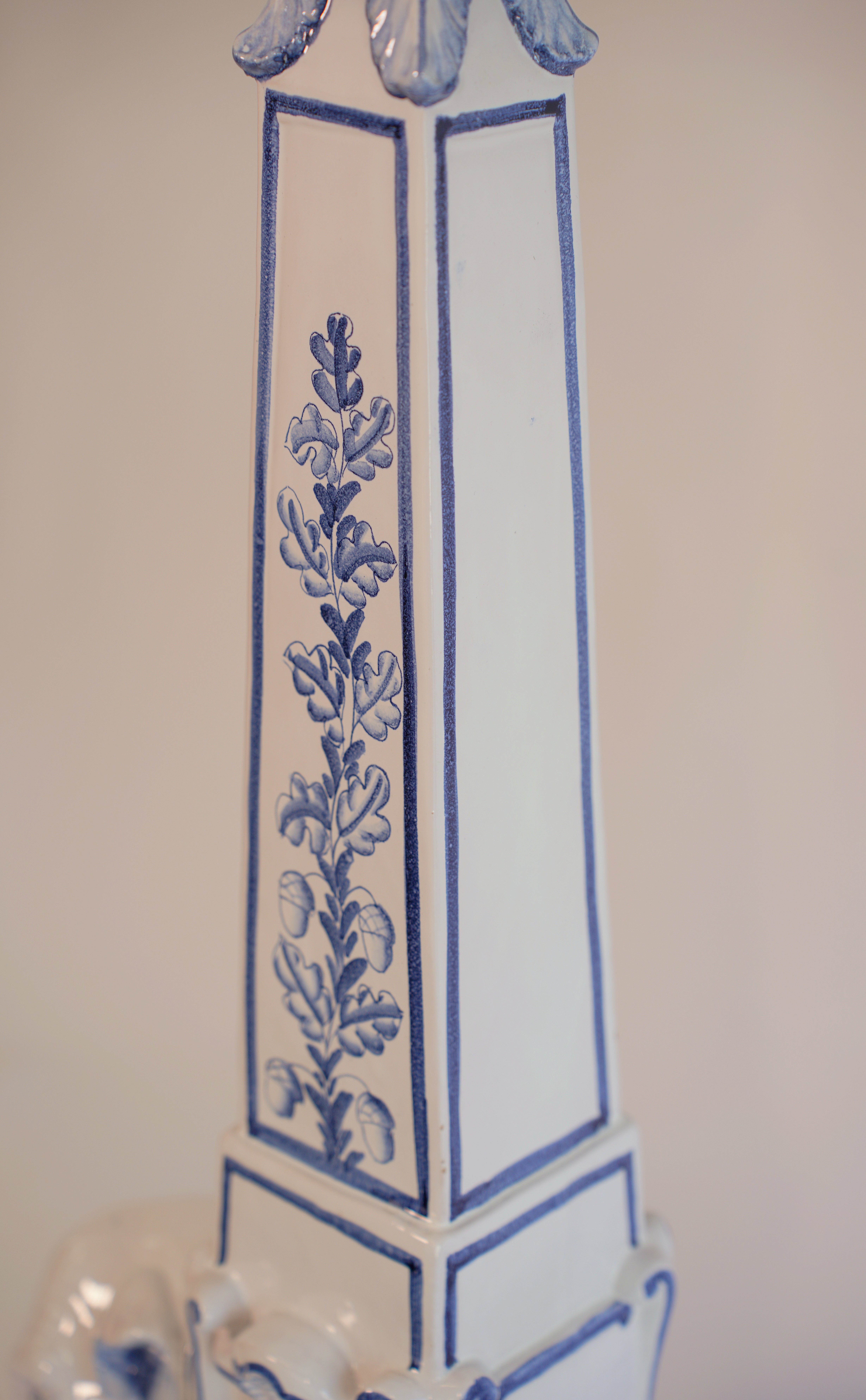 Italian Blue and White Ceramic Elephant Obelisk Lamps with Pagoda Shades, 1960s In Good Condition For Sale In Miami, FL