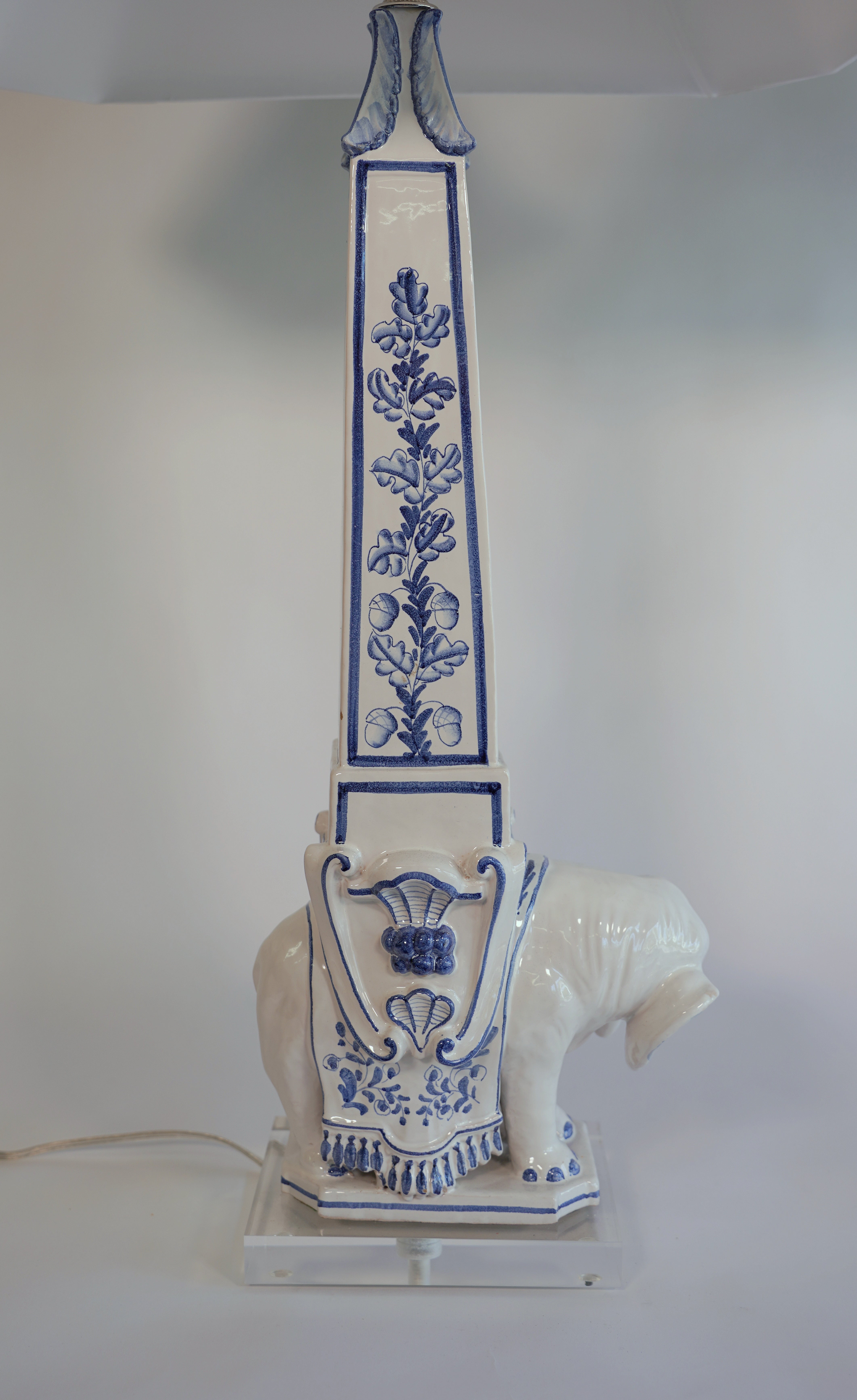 Italian Blue and White Ceramic Elephant Obelisk Lamps with Pagoda Shades, 1960s For Sale 2