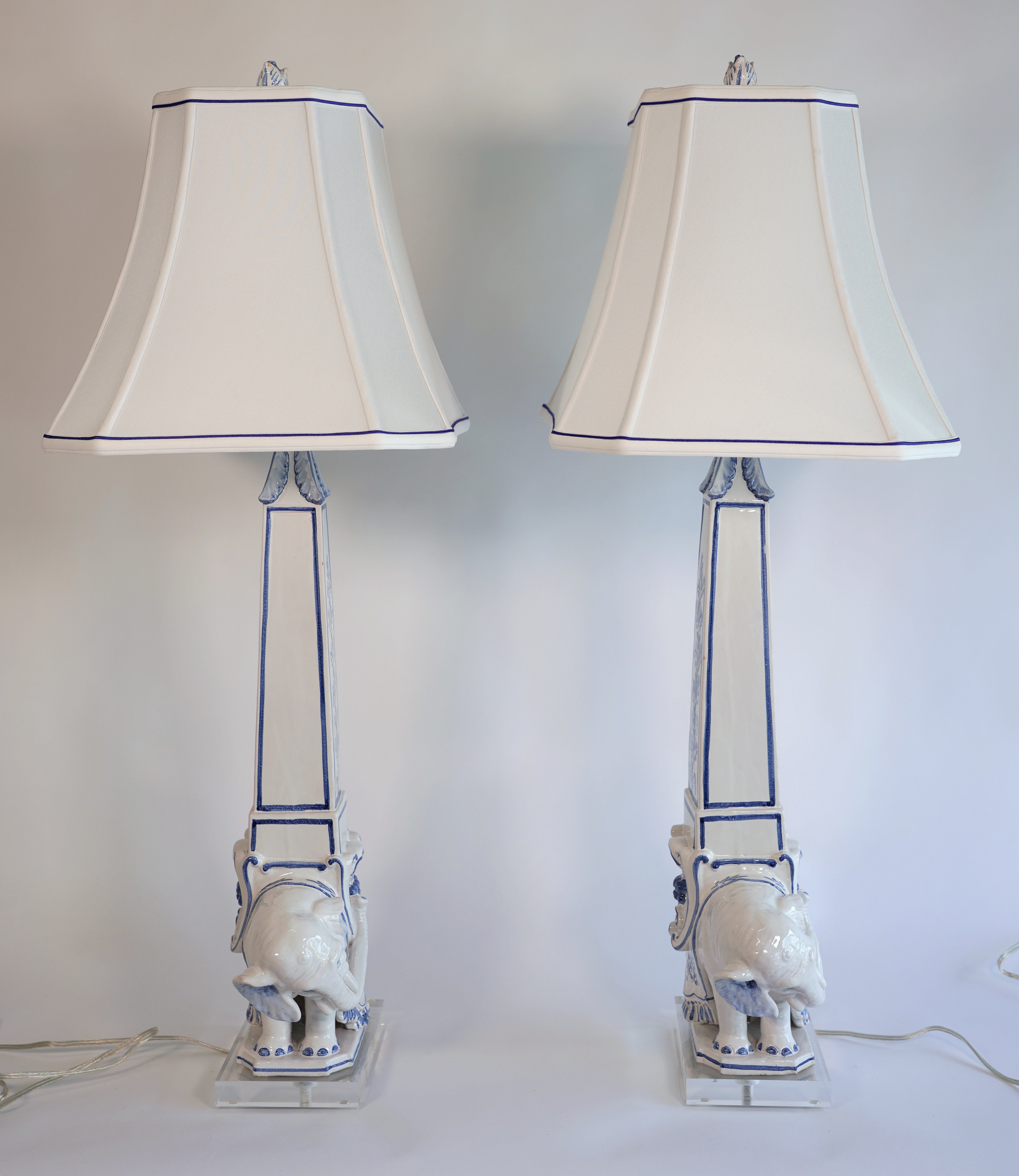 Italian Blue and White Ceramic Elephant Obelisk Lamps with Pagoda Shades, 1960s For Sale 3