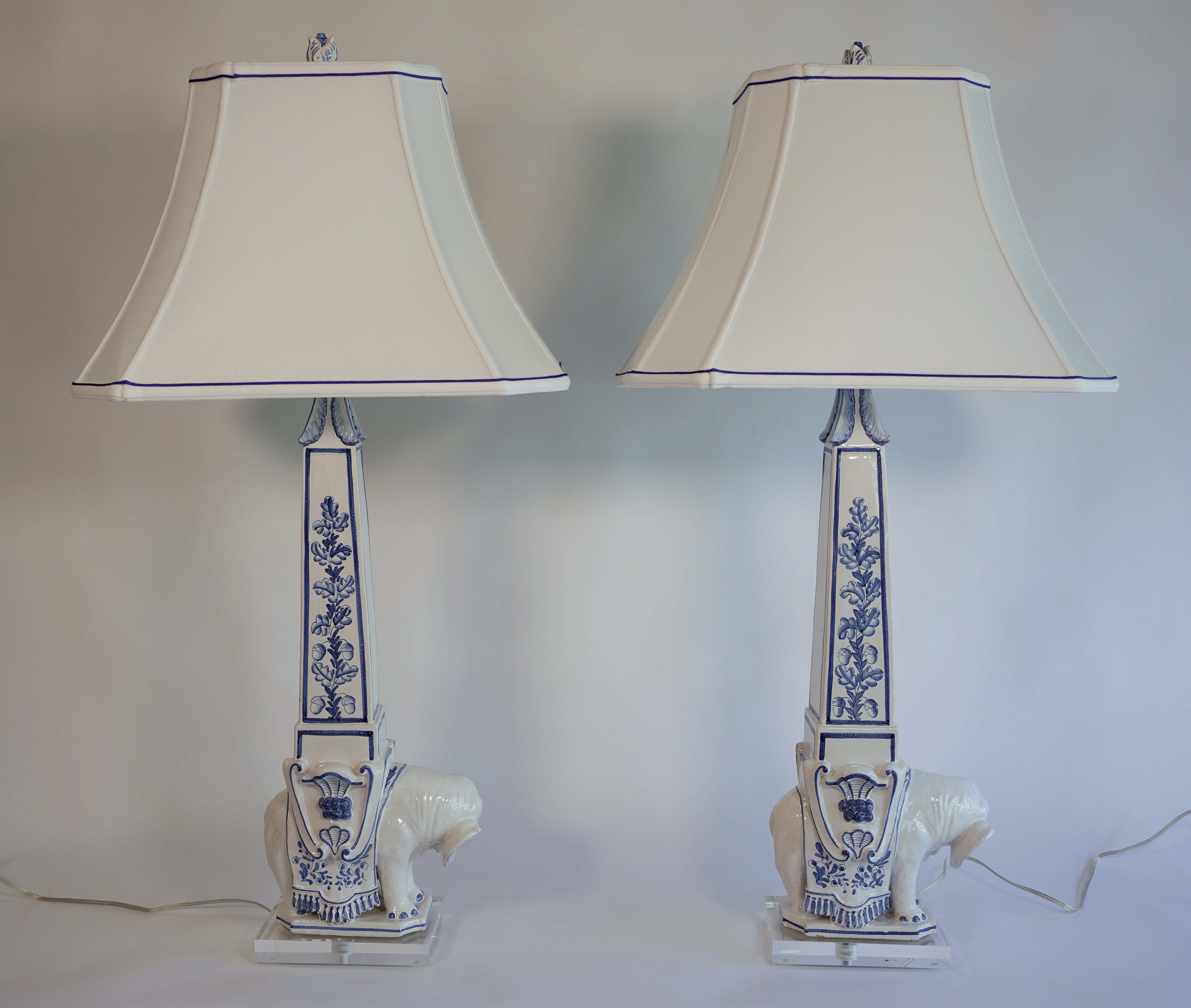 Italian Blue and White Ceramic Elephant Obelisk Lamps with Pagoda Shades, 1960s For Sale 4