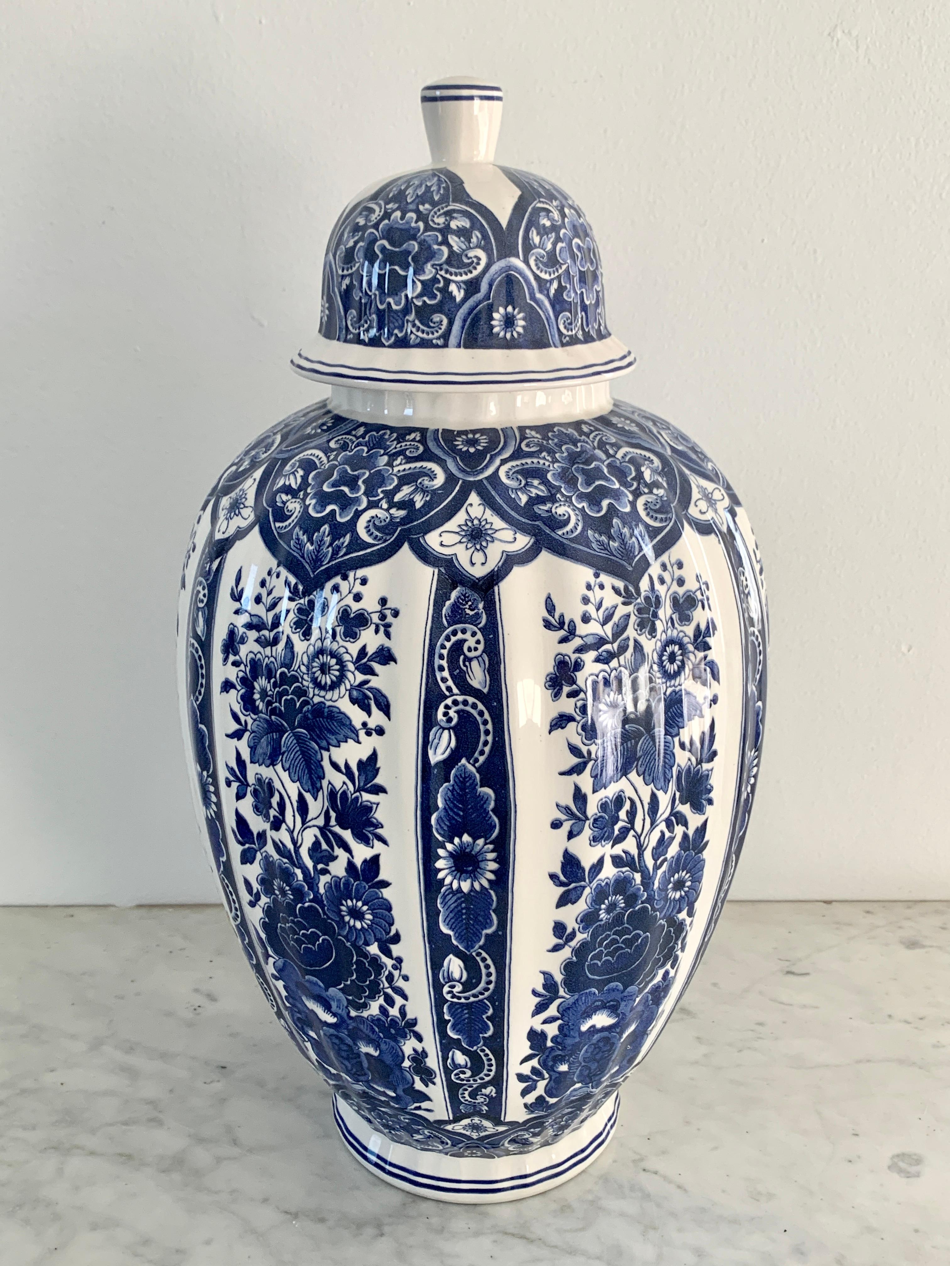 Italian Blue and White Delfts Porcelain Ginger Jar by Ardalt Blue Delfia In Good Condition In Elkhart, IN