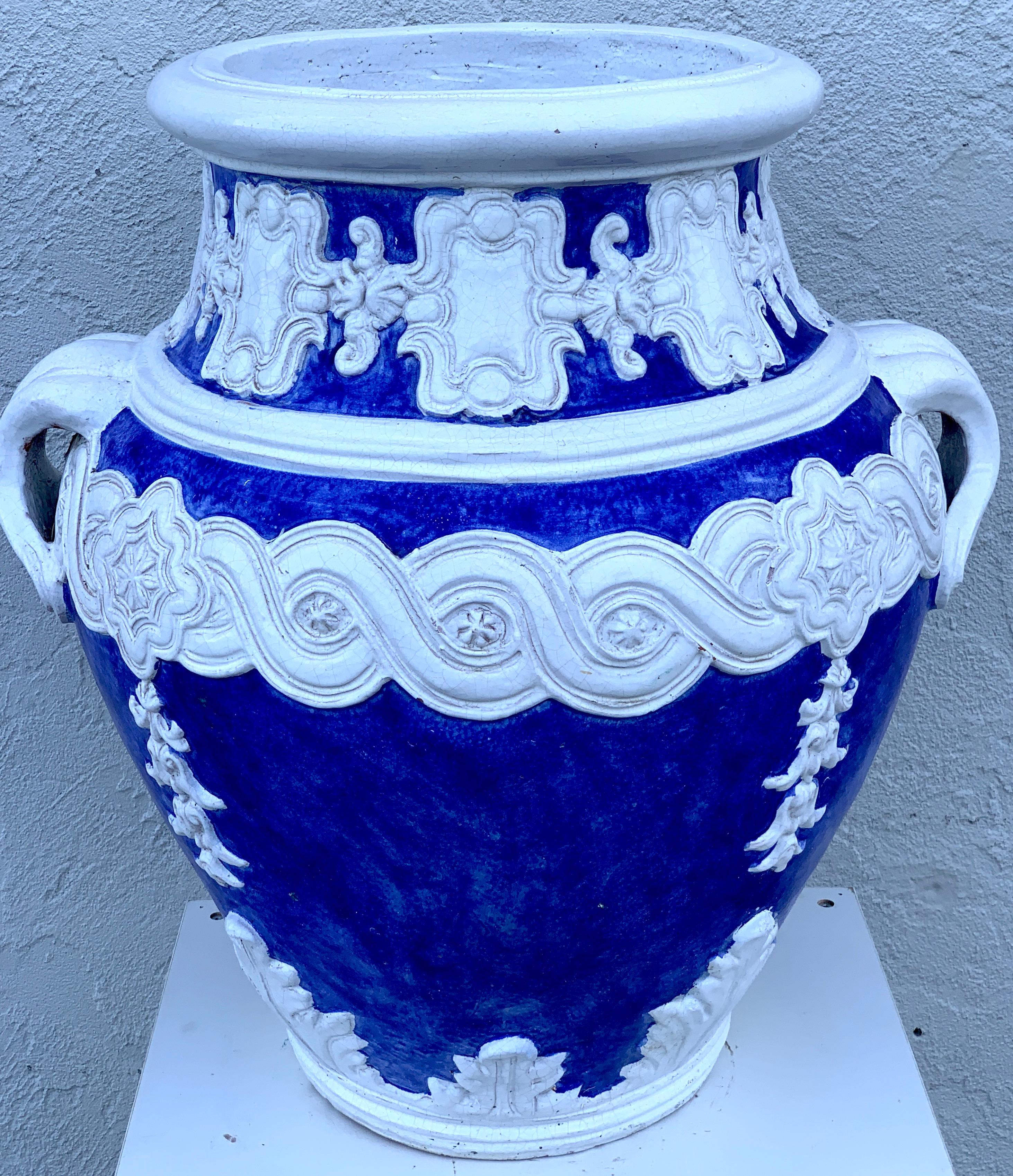 Baroque Jardinière italienne bleue et blanche de style Della Robbia, provenance, Céline Dion en vente