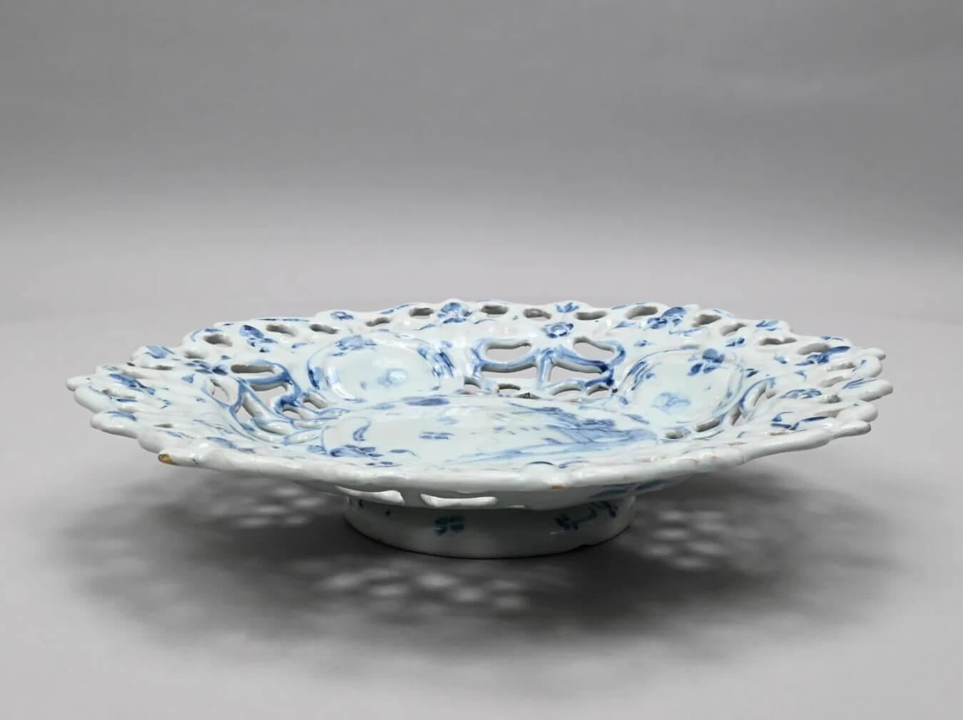 Hand-Crafted Italian Blue and White Maiolica Tazza, Savona, circa 1690 For Sale