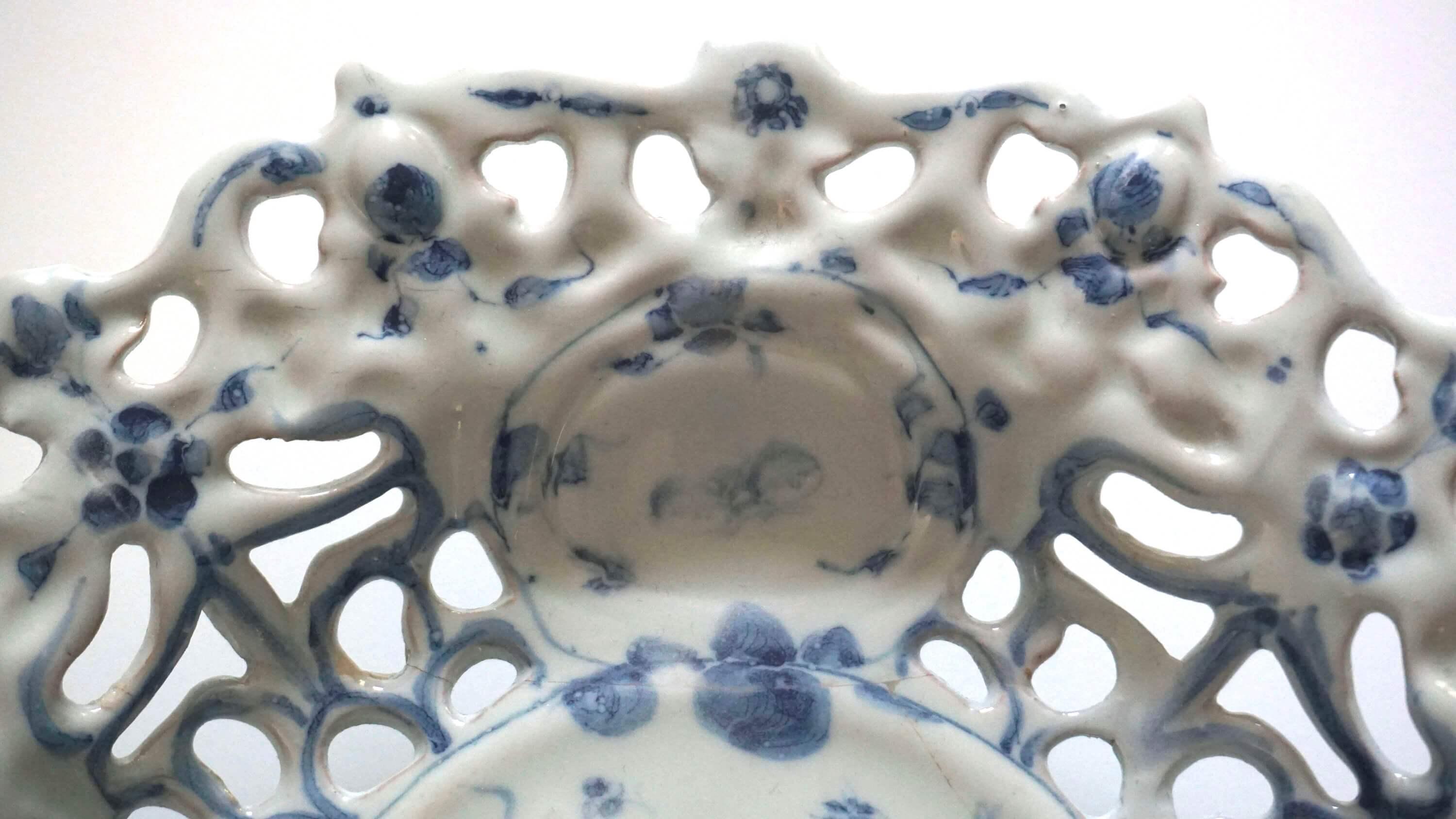 17th Century Italian Blue and White Maiolica Tazza, Savona, circa 1690 For Sale