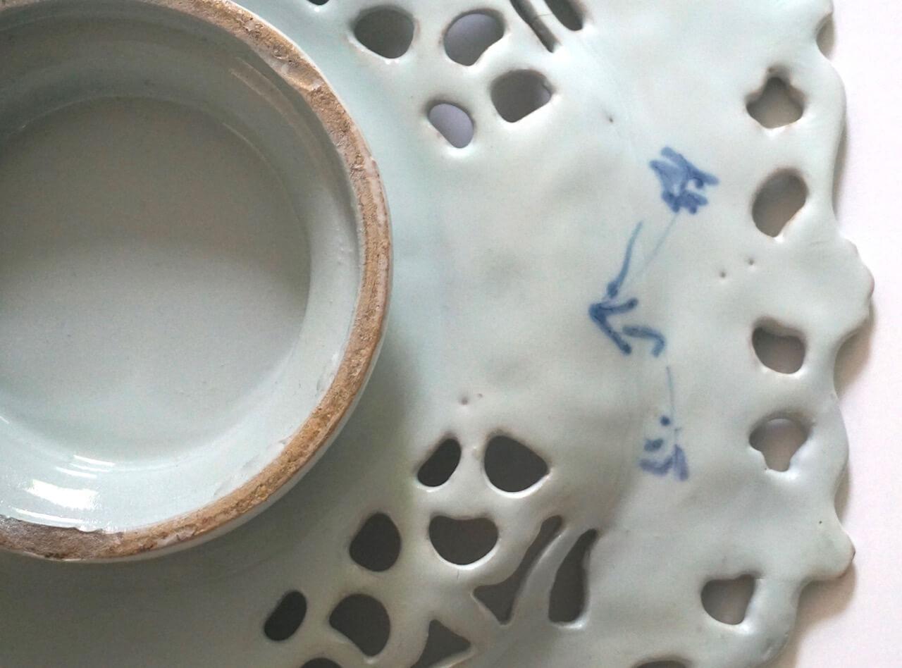 Italian Blue and White Maiolica Tazza, Savona, circa 1690 For Sale 2