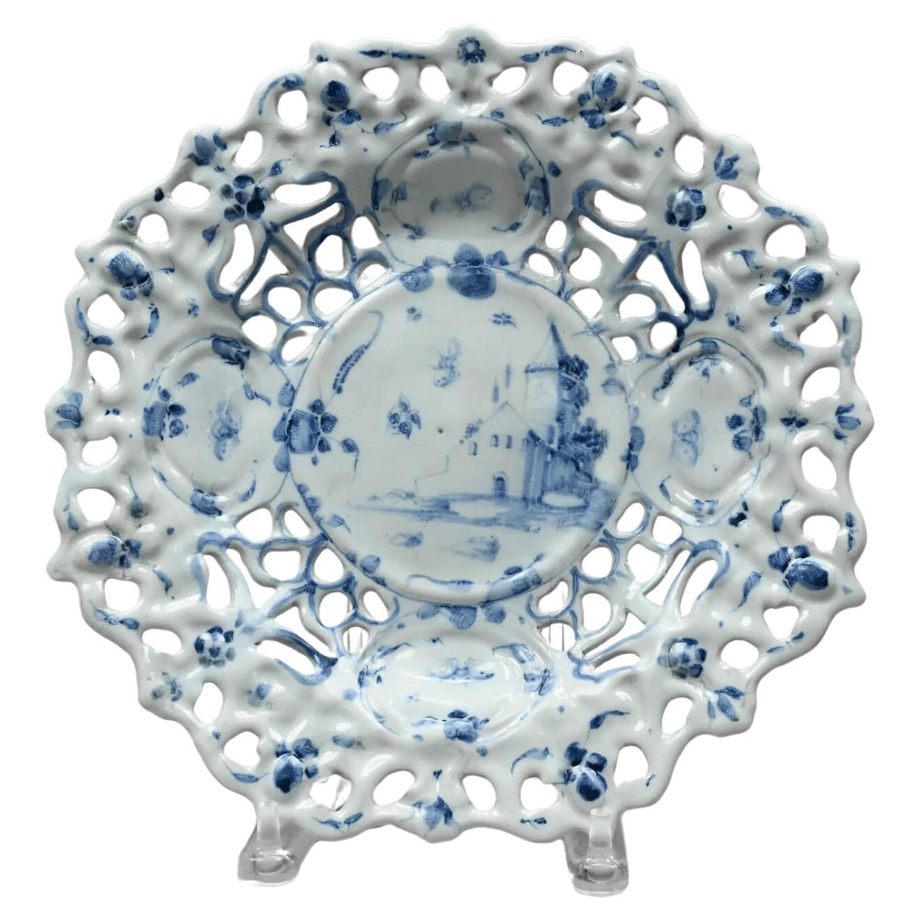 Italian Blue and White Maiolica Tazza, Savona, circa 1690 For Sale
