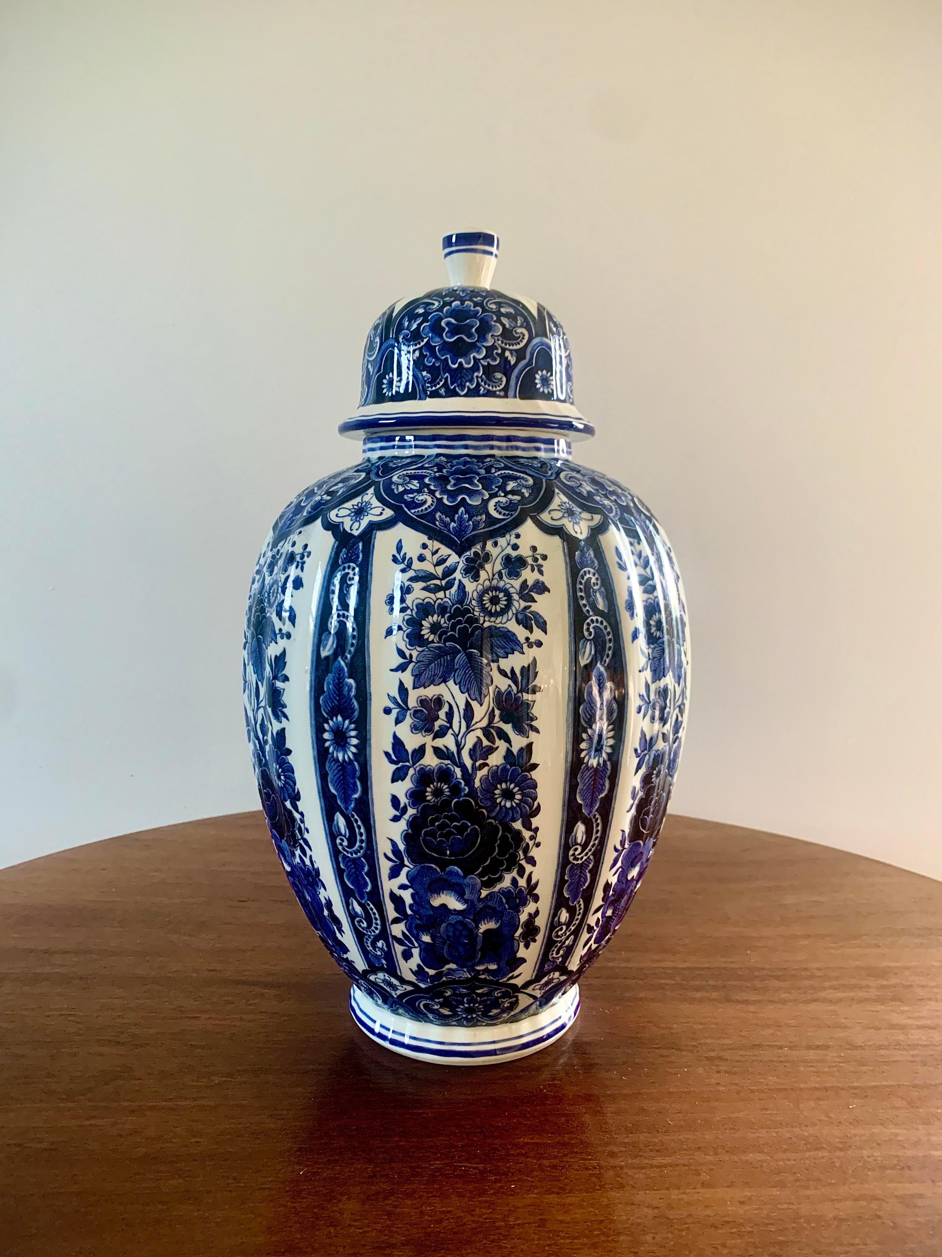 20th Century Italian Blue and White Porcelain Ginger Jar by Ardalt Blue Delfia For Sale
