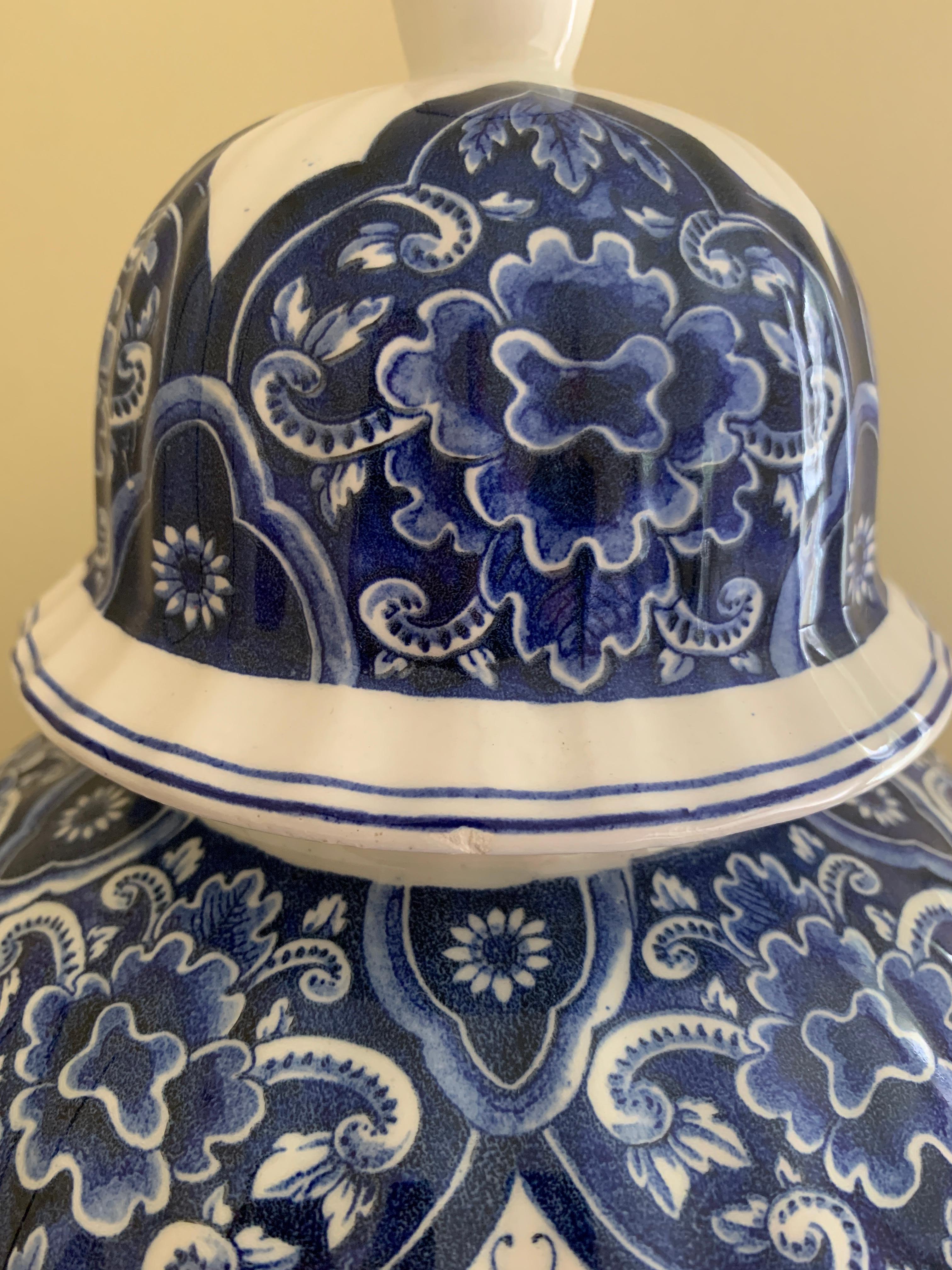 Jarra de jengibre de porcelana italiana azul y blanca en venta 4