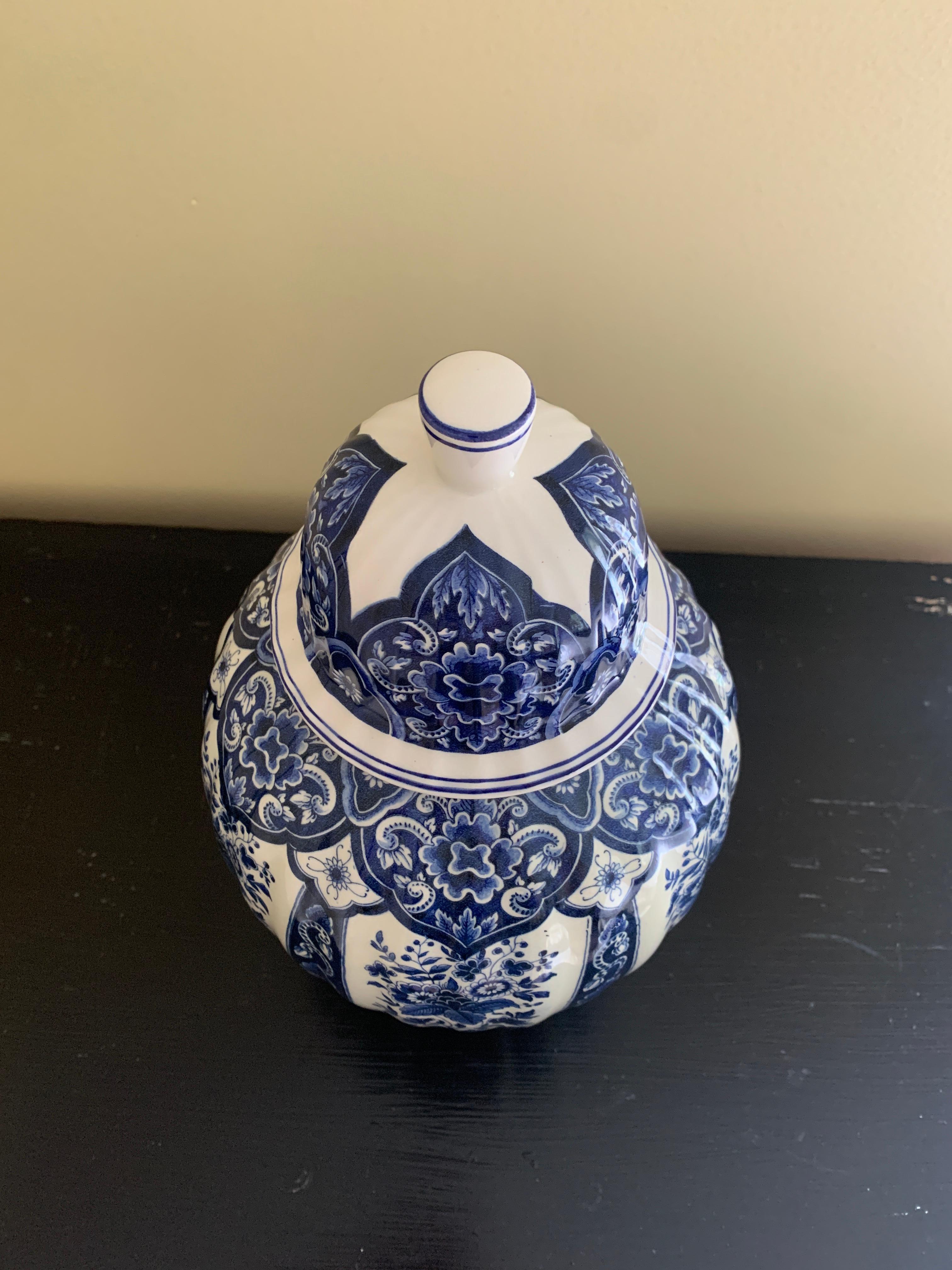Jarra de jengibre de porcelana italiana azul y blanca en Bueno estado para la venta en Elkhart, IN