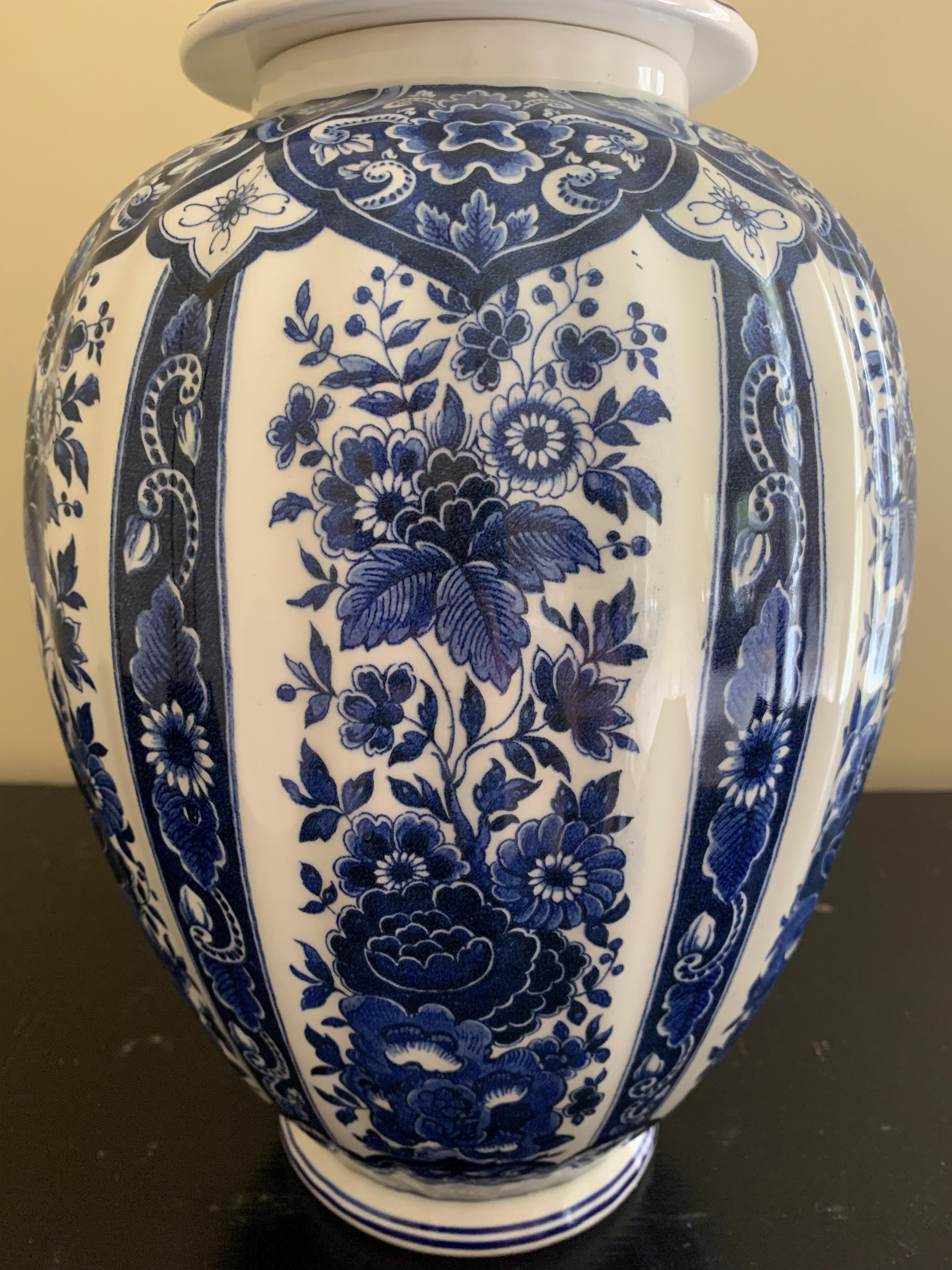 Jarra de jengibre de porcelana italiana azul y blanca Porcelana en venta