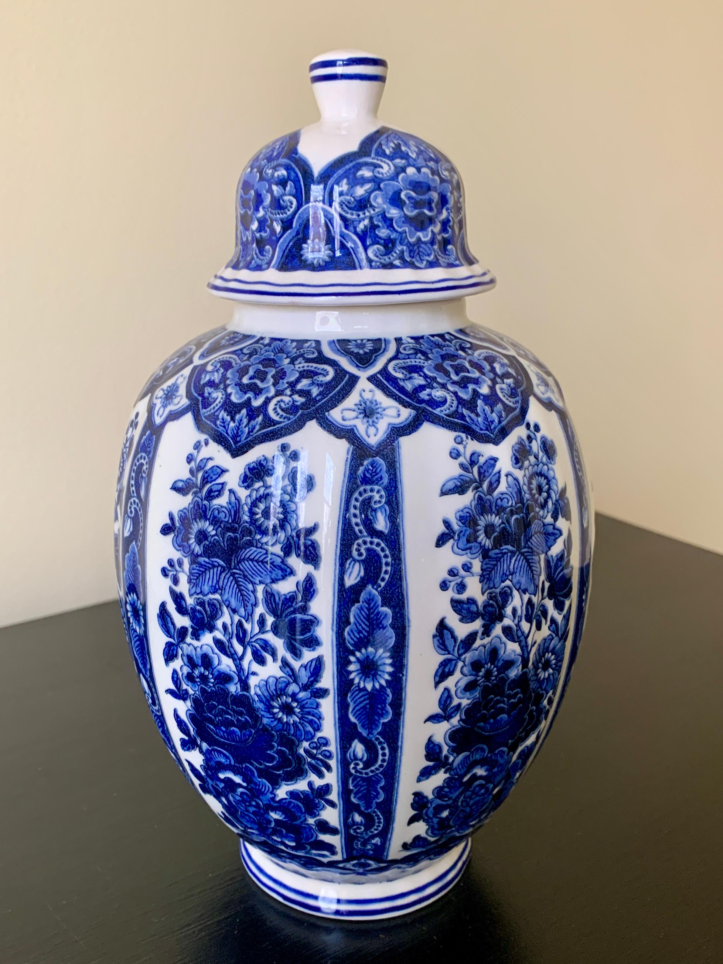 Italian Blue and White Porcelain Ginger Jars by Ardalt Blue Delfia, Pair For Sale 11