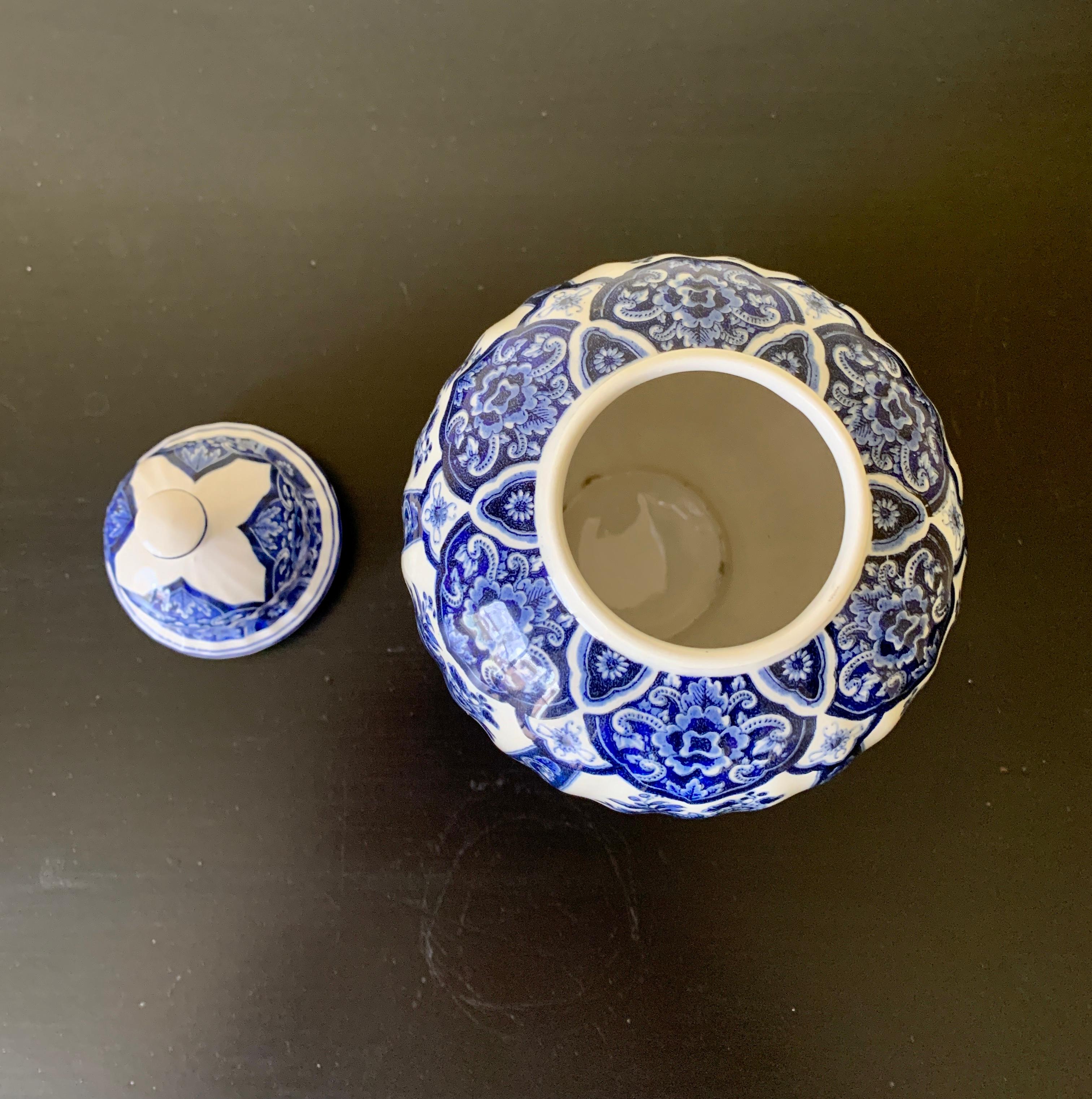 Italian Blue and White Porcelain Ginger Jars by Ardalt Blue Delfia, Pair For Sale 12