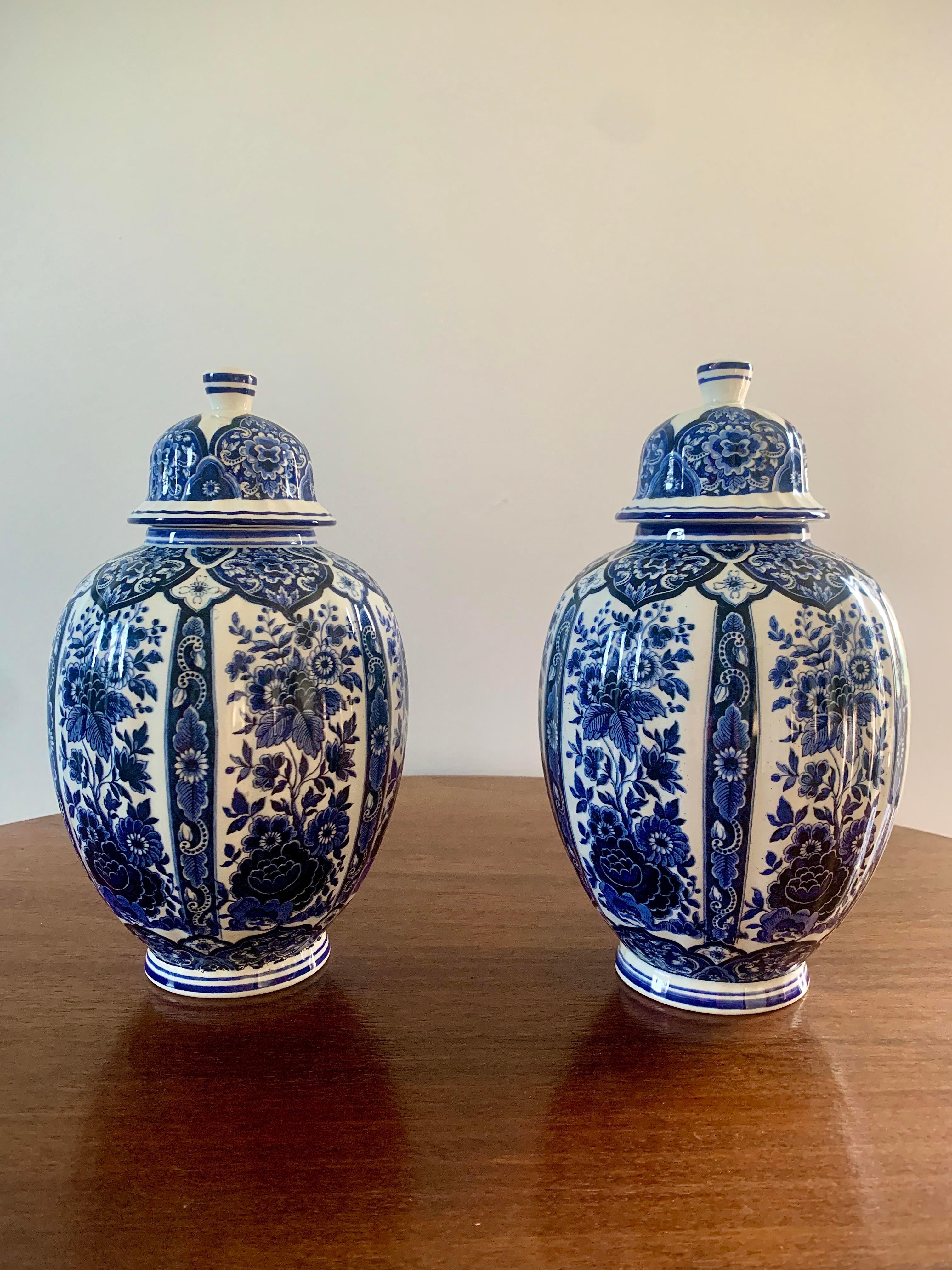 A pair of beautiful Italian blue and white porcelain covered ginger jars 

By Ardalt Blue Delfia

Italy, Mid-20th Century

Measures: 5.25