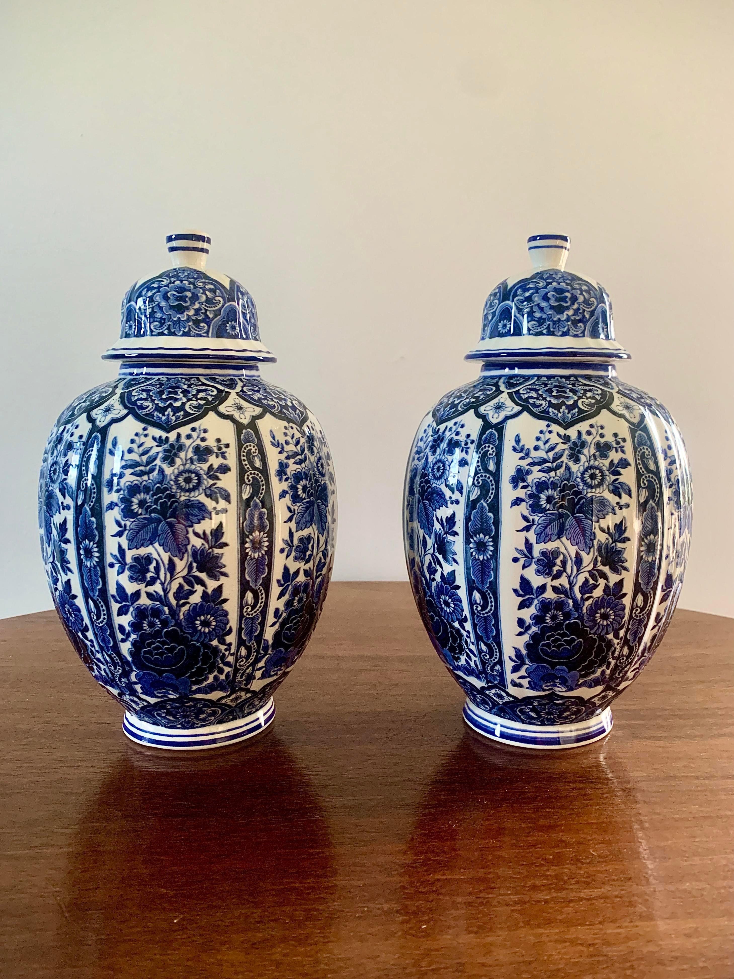 Chinoiserie Italian Blue and White Porcelain Ginger Jars by Ardalt Blue Delfia, Pair