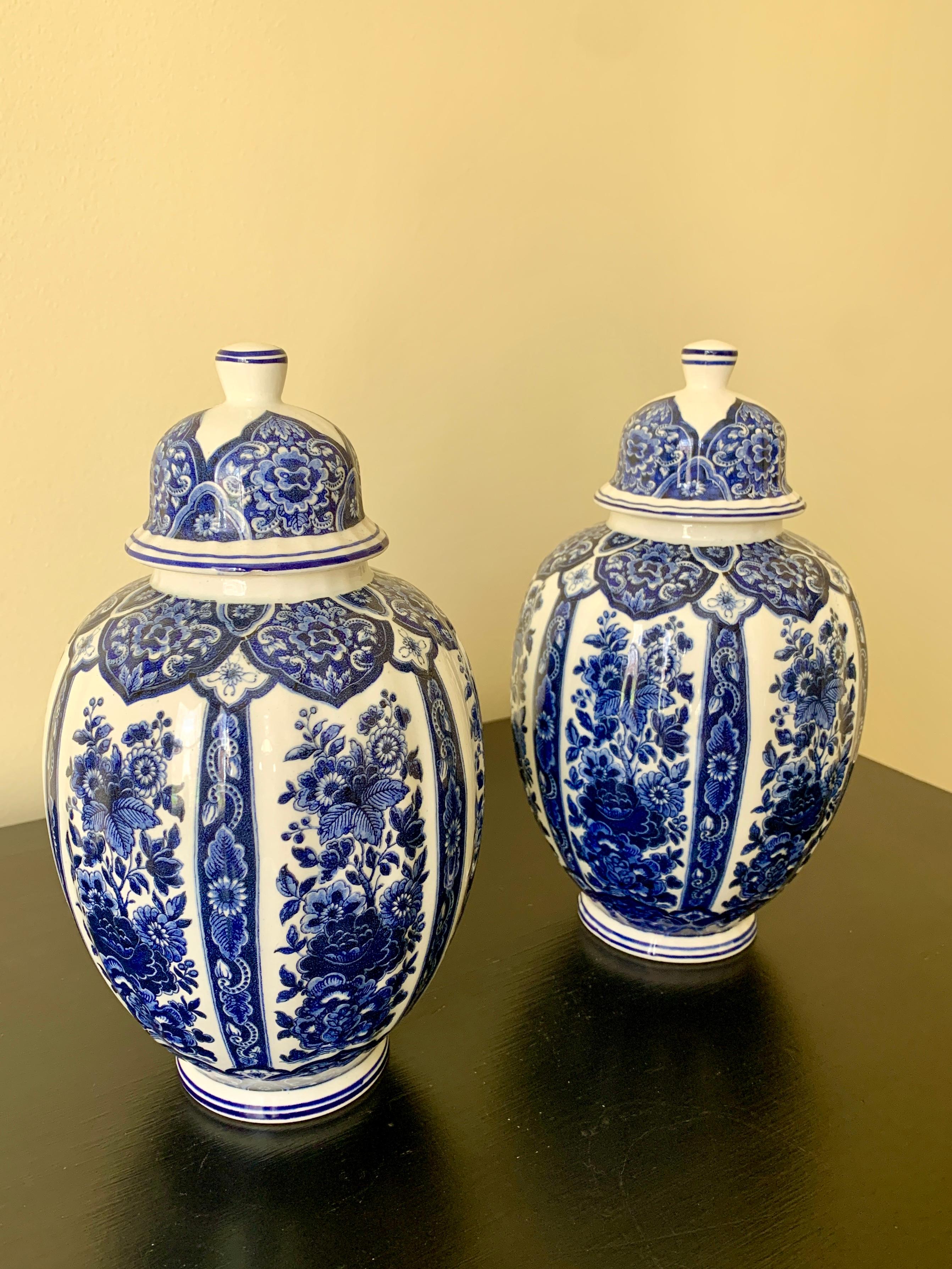 Tarros de jengibre italianos de porcelana azul y blanca de Ardalt Blue Delfia, Pareja Italiano en venta